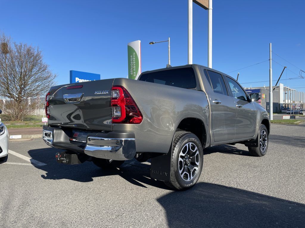 Toyota Hilux, 2.8D Executive ODBĚR 3/2027 - fotka 3