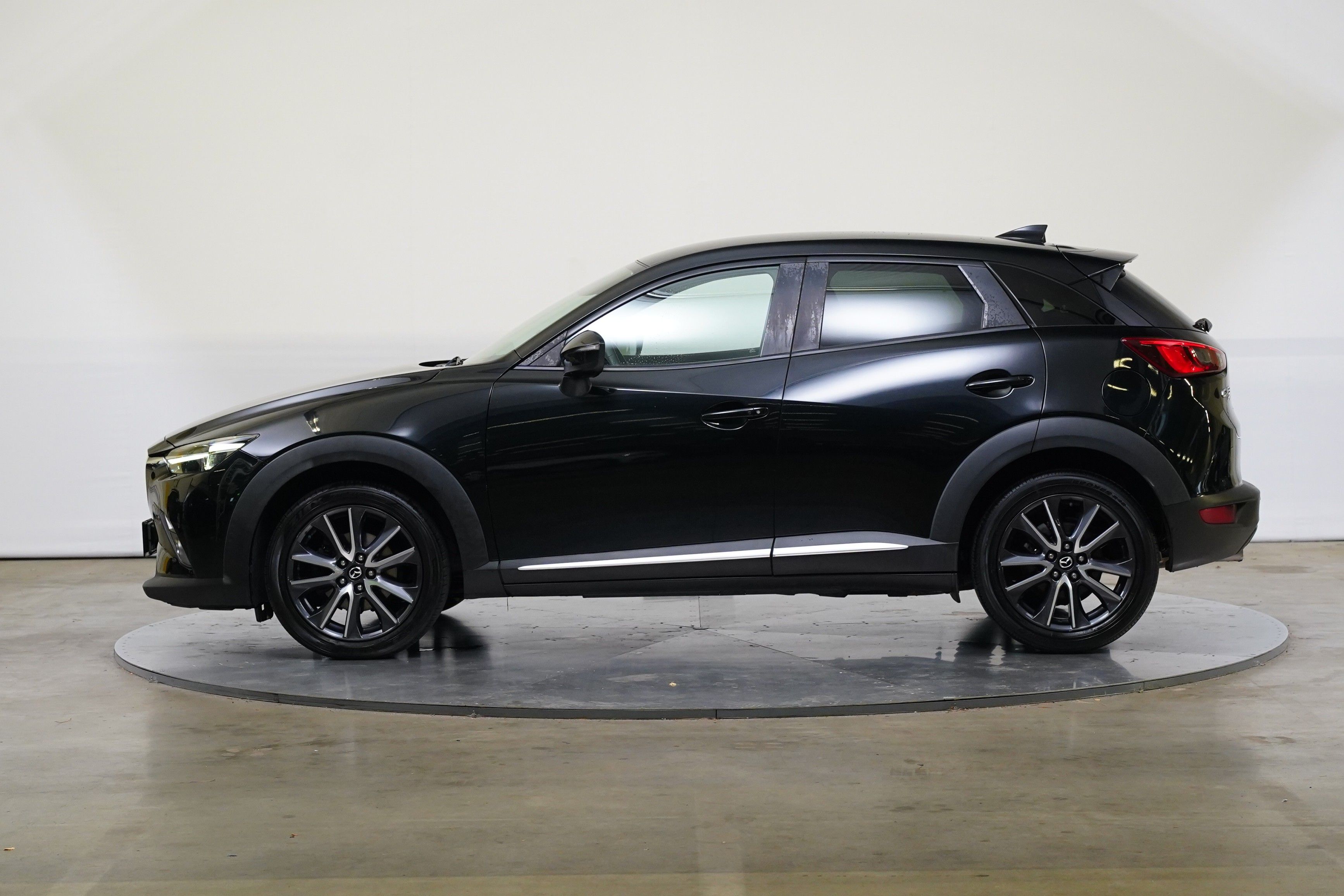 Mazda CX-3, 2.0 Skyactiv 110 kW AWD Sports - fotka 2
