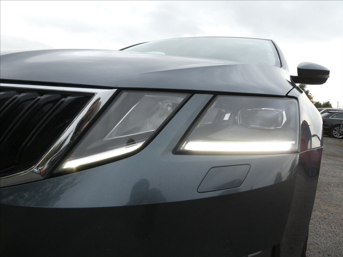 Škoda Octavia, 2,0 TDi 110kW DSG STYLE, ČR - fotka 4