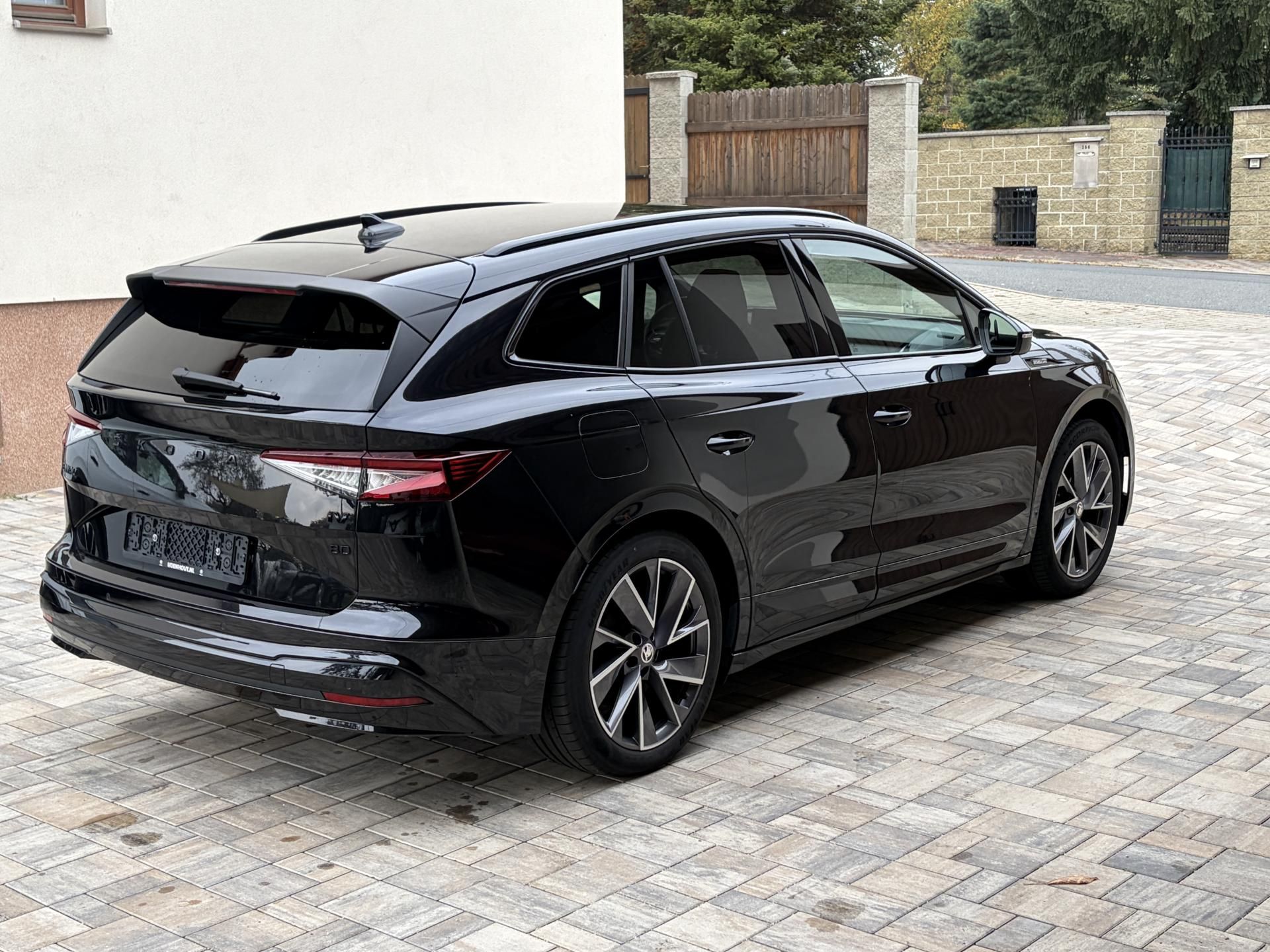 Škoda Enyaq, Sportline, Matrix, TČ,el. kufr - fotka 3