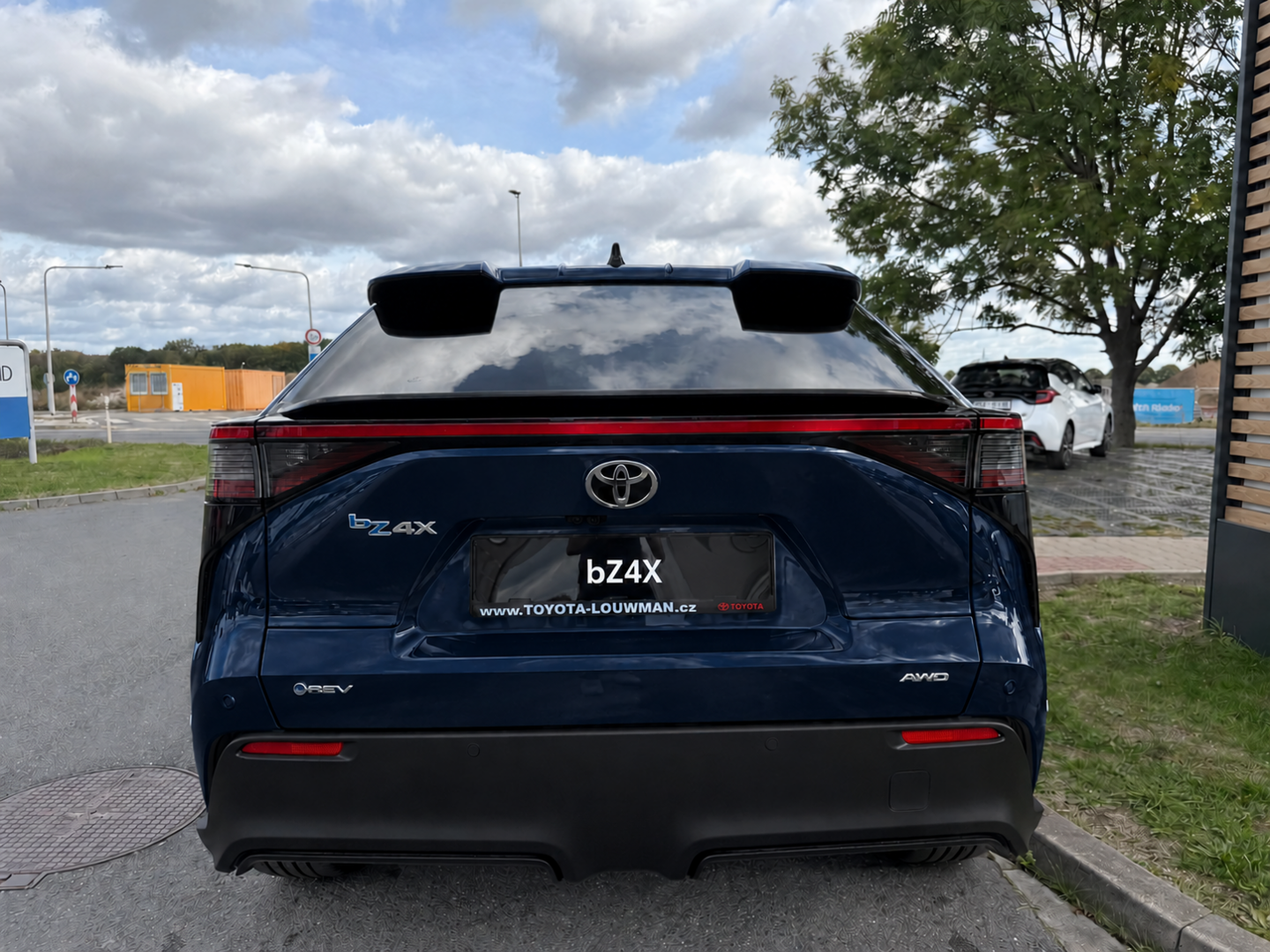 Toyota bZ4X, Executive 73.1 kWh - fotka 5