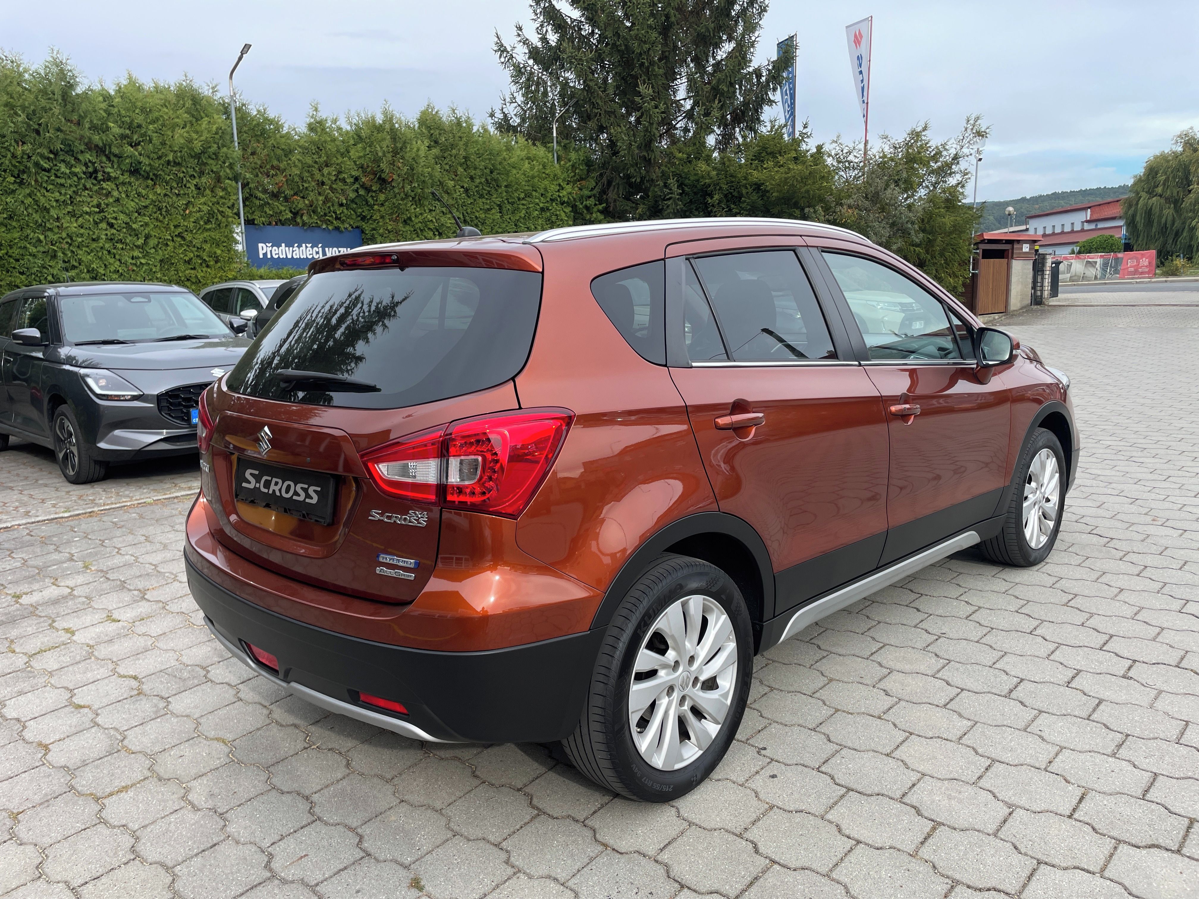 Suzuki SX4 S-Cross, 1,4 Premium 4x4 Hybrid - fotka 3