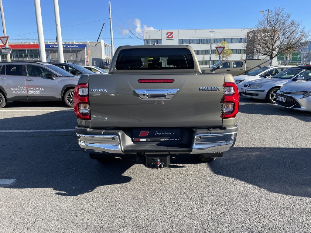 Toyota Hilux, 2.8D Executive ODBĚR 3/2027 - fotka 4