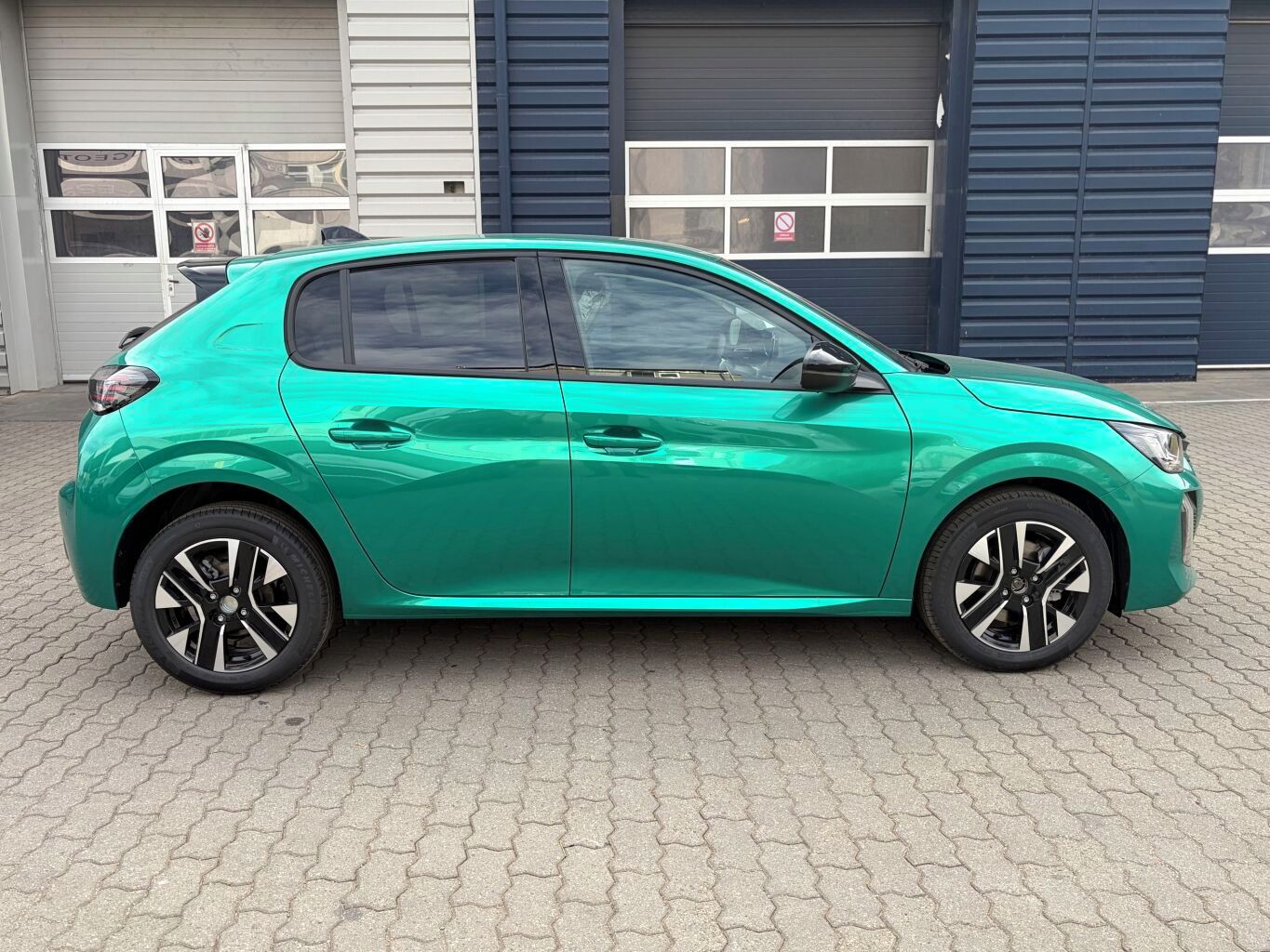 Peugeot 208, ALLURE Hybrid 110 e-DCS6 - 037 - fotka 4