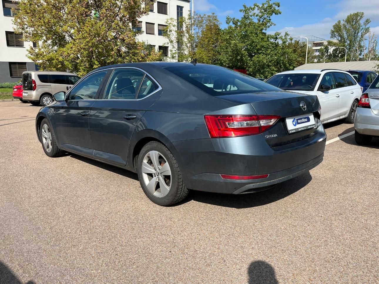 Škoda Superb - fotka 3