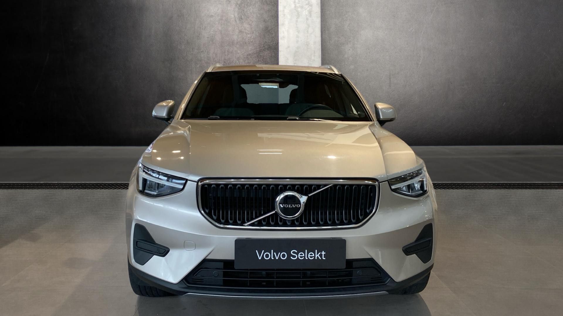 Volvo XC40, CORE, B4 AWD, 145+10 kW / 197+ - fotka 2