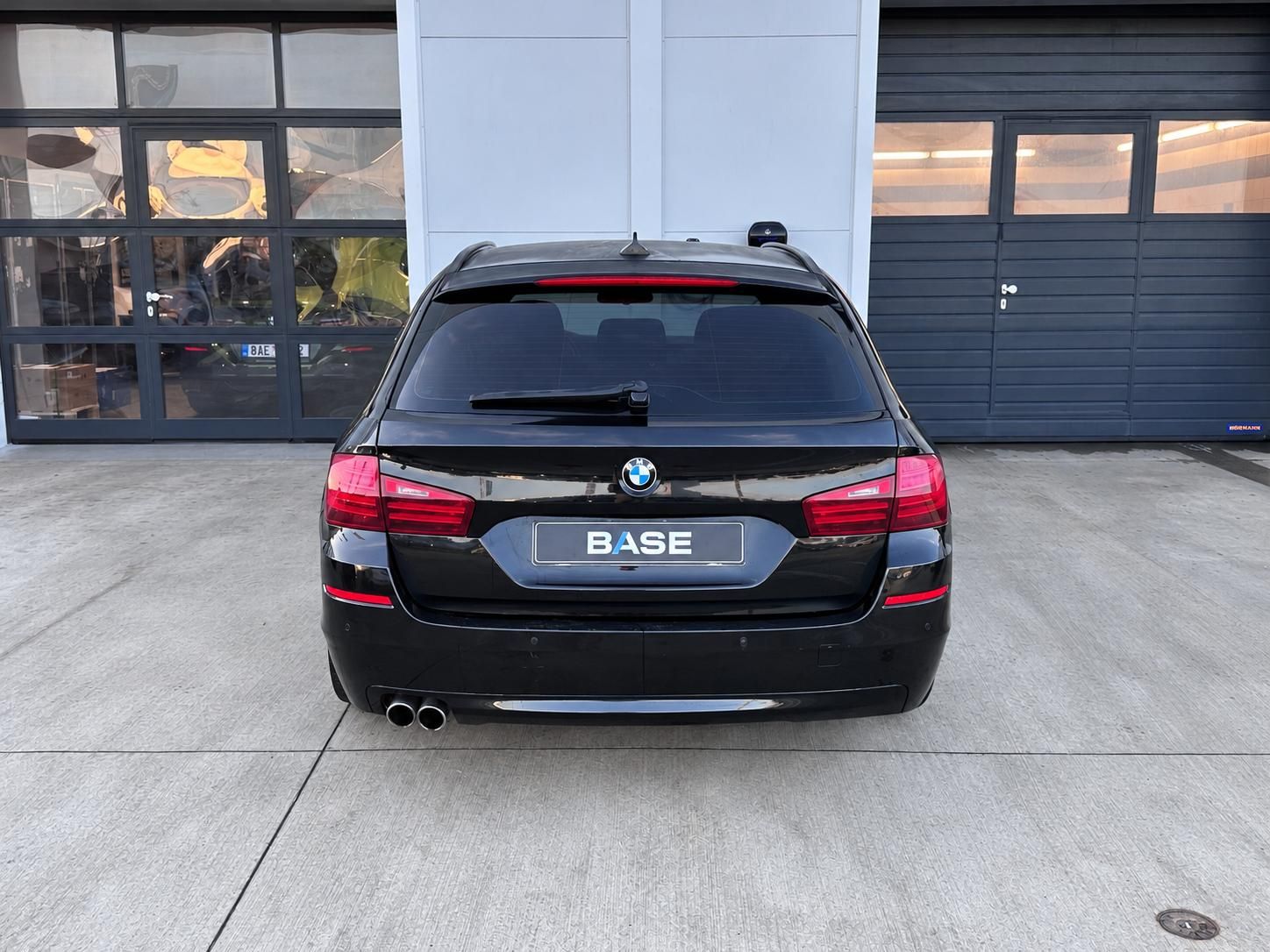BMW Řada 5, 520d Touring A/T - fotka 4