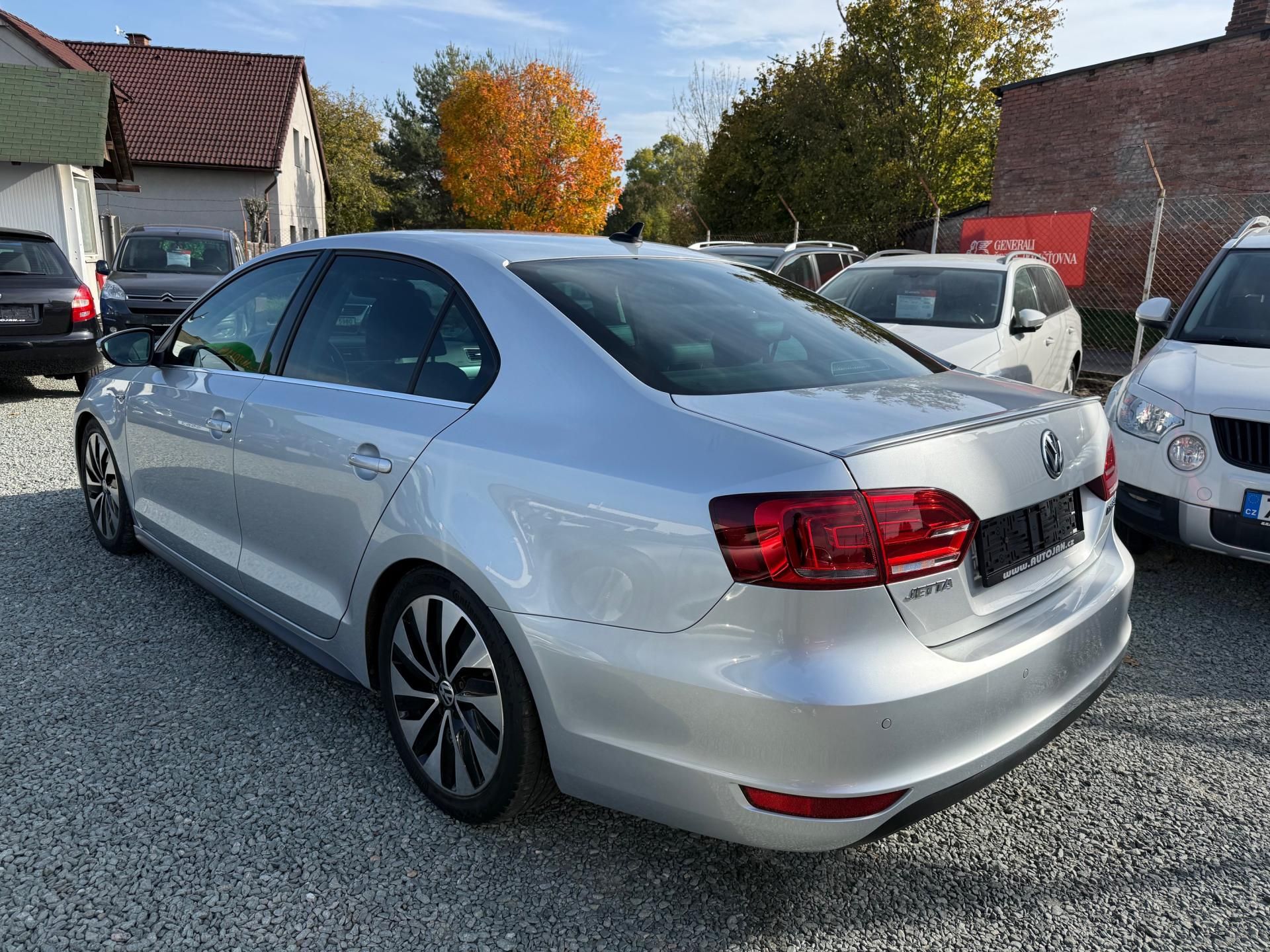 Volkswagen Jetta, 1.4 TSI HYBRID DSG HIGHLINE - fotka 4