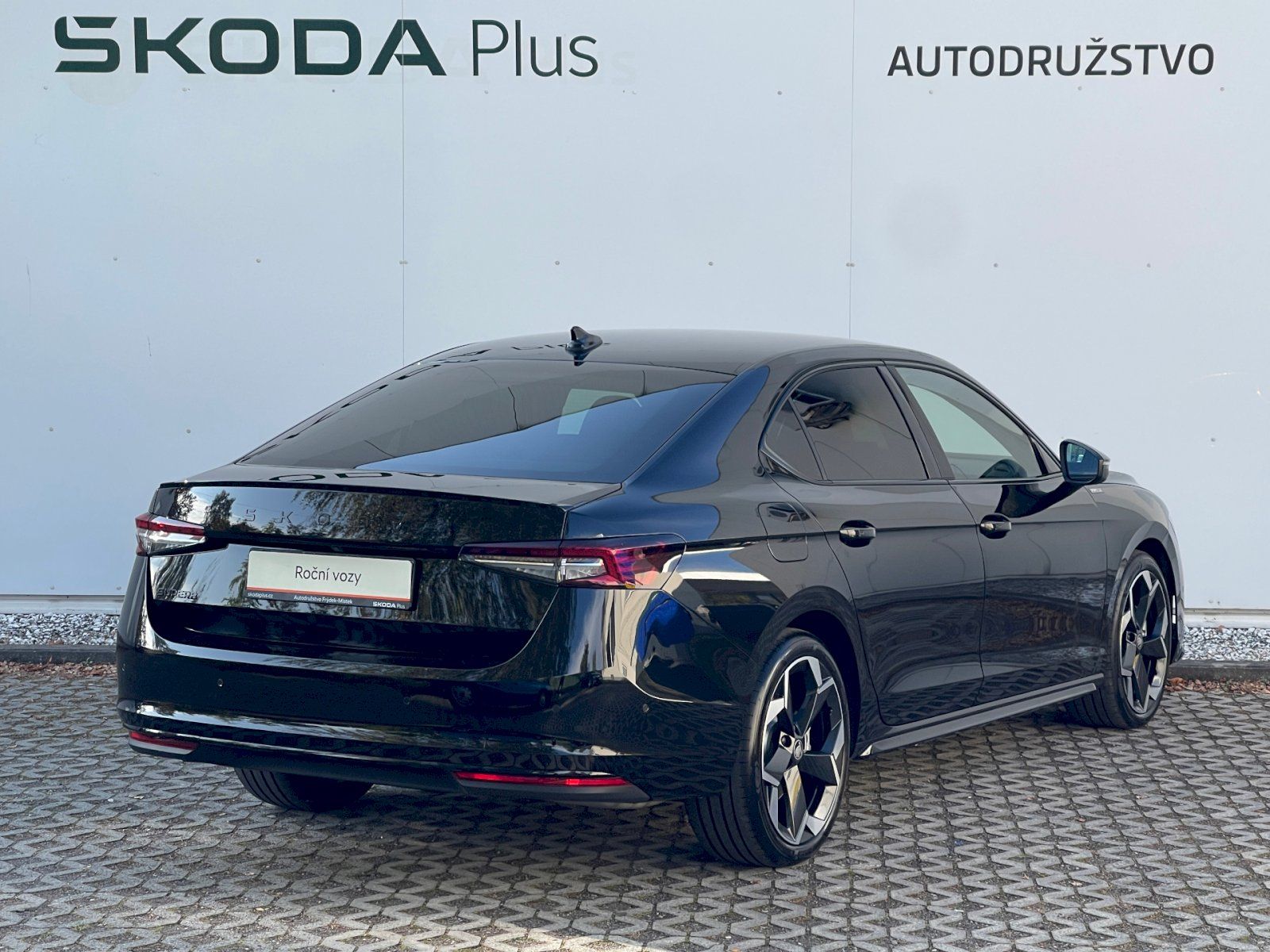 Škoda Superb, DSG 2.0 TSi / 195 kW SportLine - fotka 2