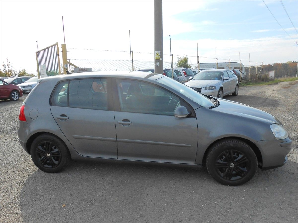 Volkswagen Golf, 1,4 i 16V  CZ  Serviska - fotka 2