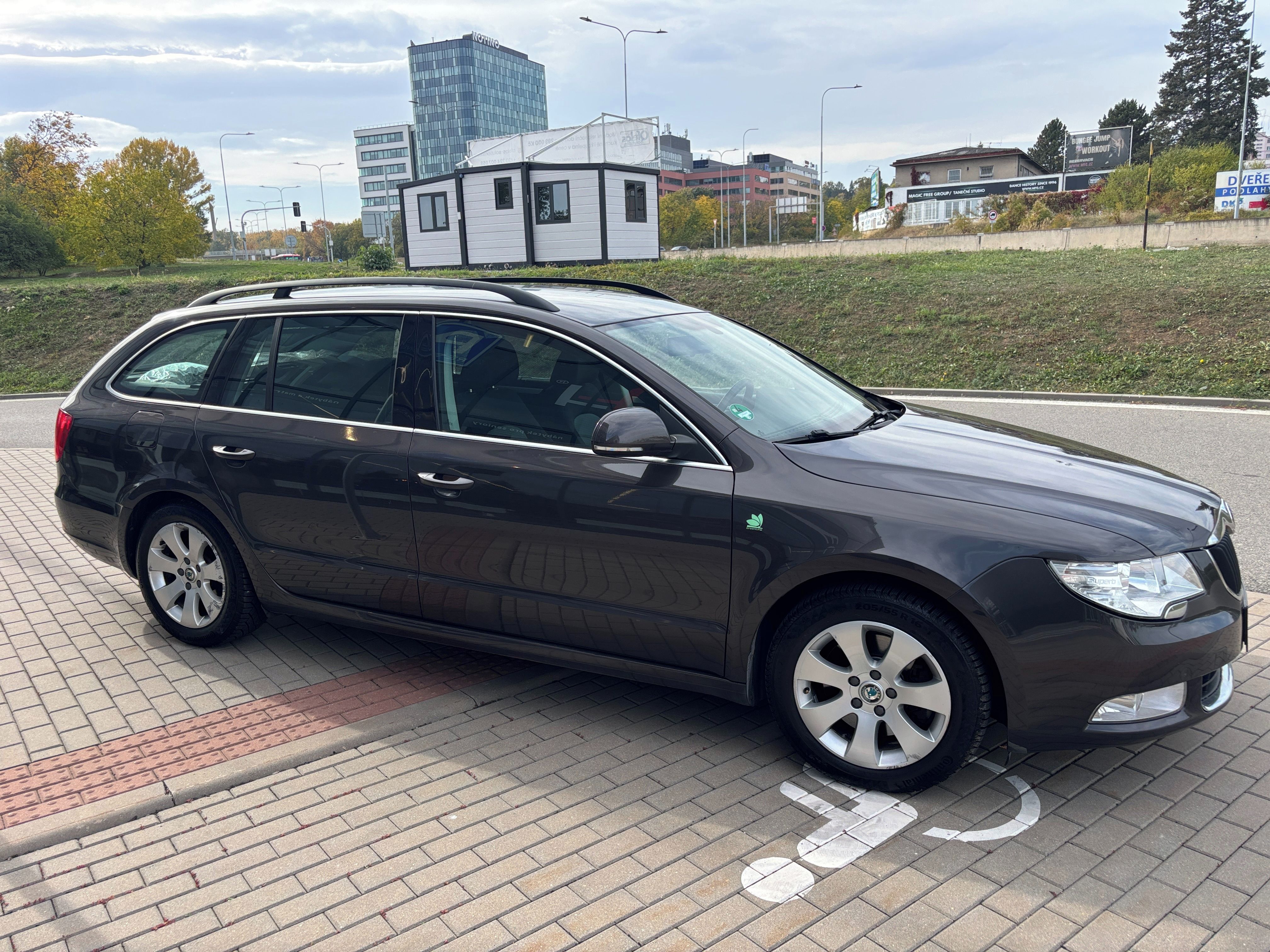 Škoda Superb, 1.6 TDi  77kW - fotka 5