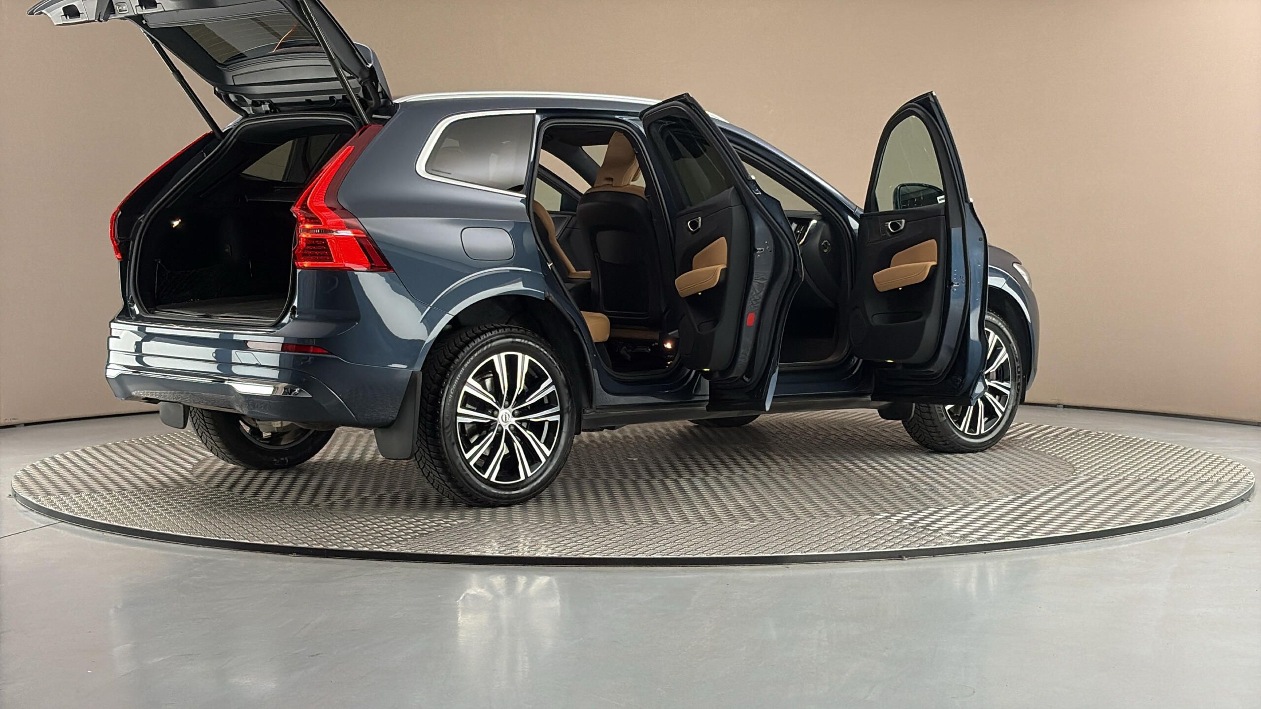 Volvo XC60, 2.0 B5 AUT AWD Inscription - fotka 6