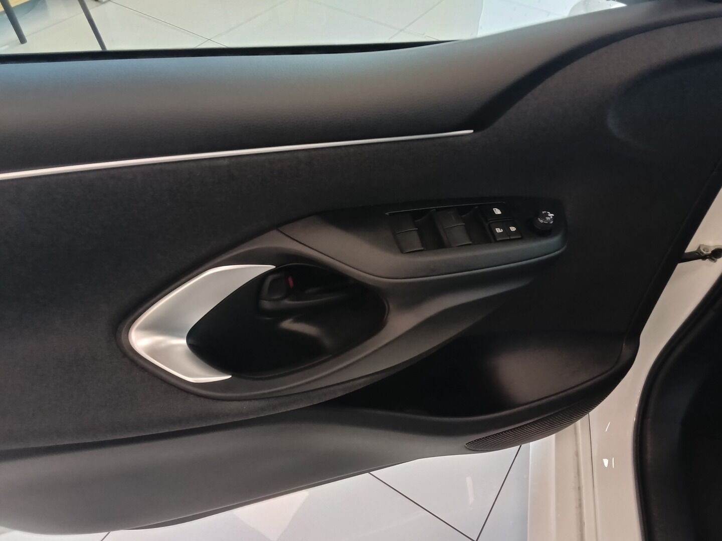 Toyota Yaris, 1.5i 92KW 2024 - fotka 6