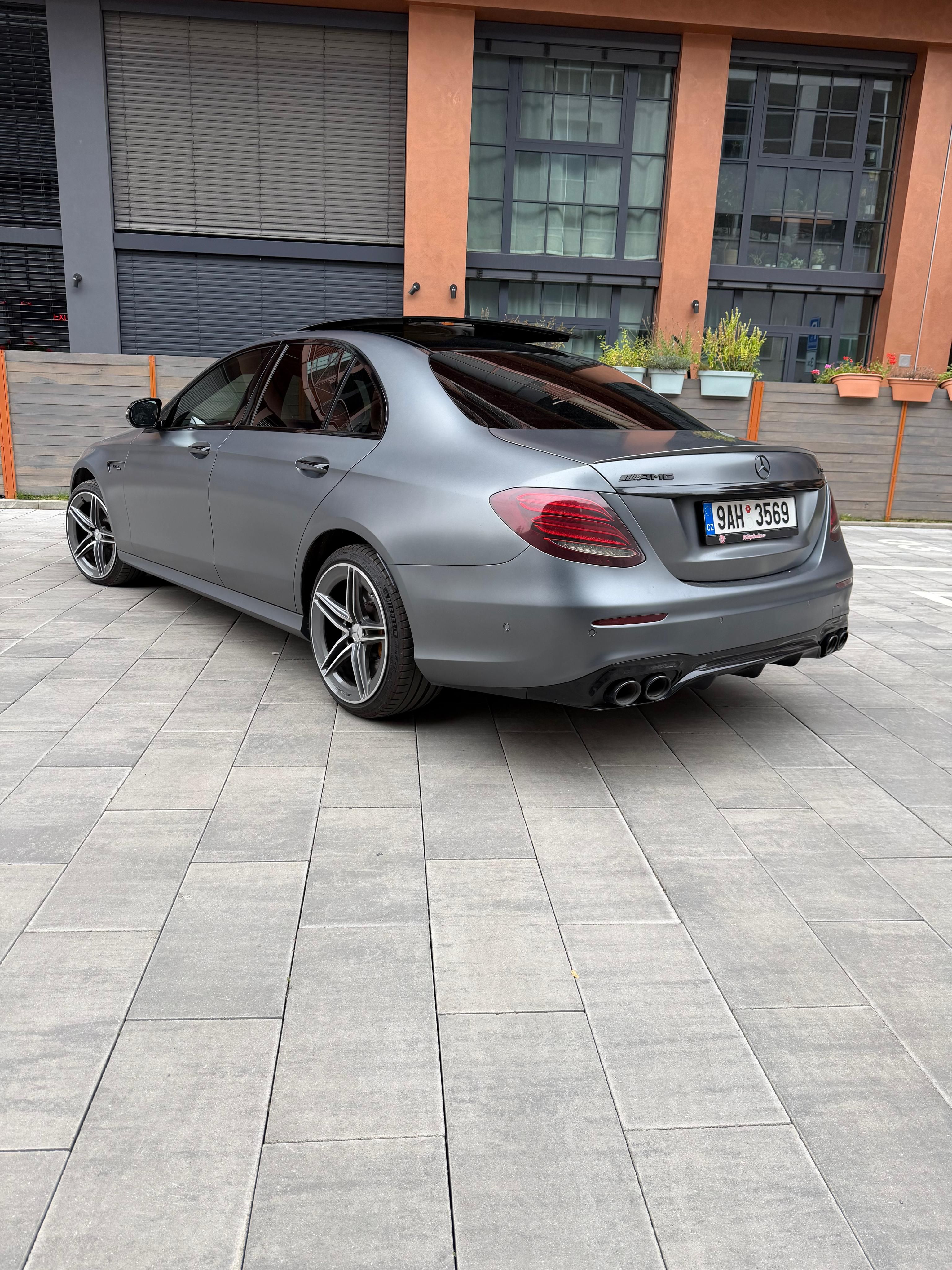 Mercedes-Benz Třídy E, E 53 4MATIC+, 500 koní - fotka 4