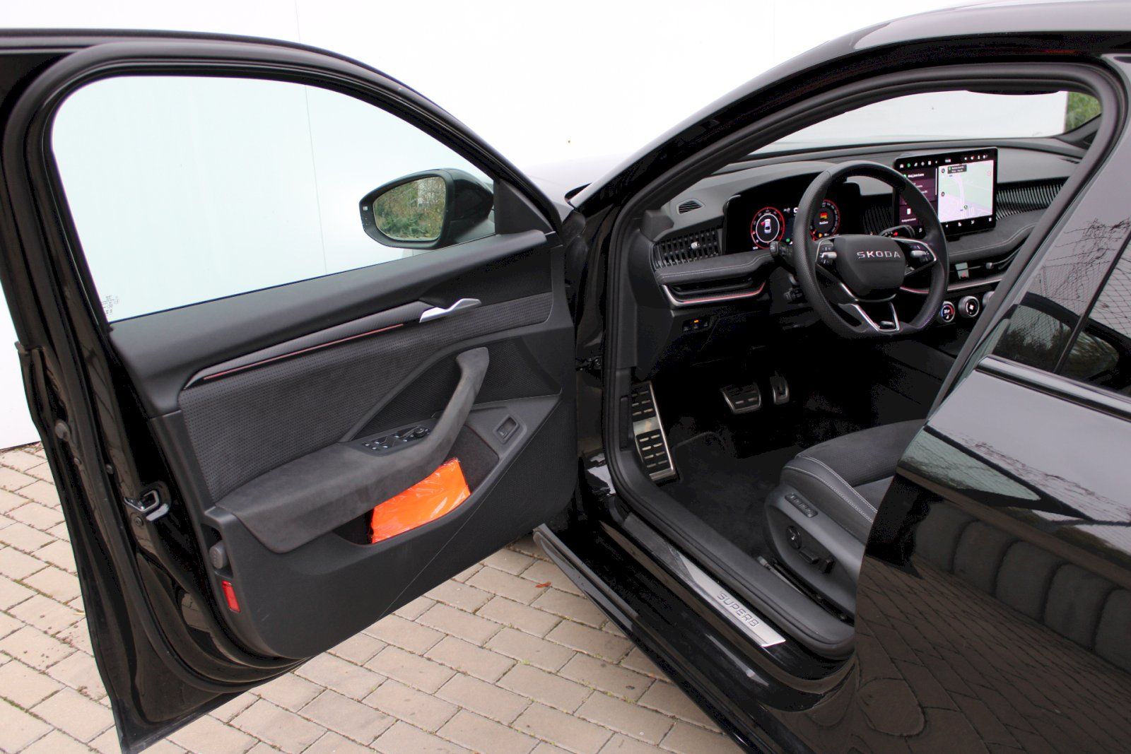 Škoda Superb, 2.0 TDI 142kW Sportline 4x4 DS - fotka 6