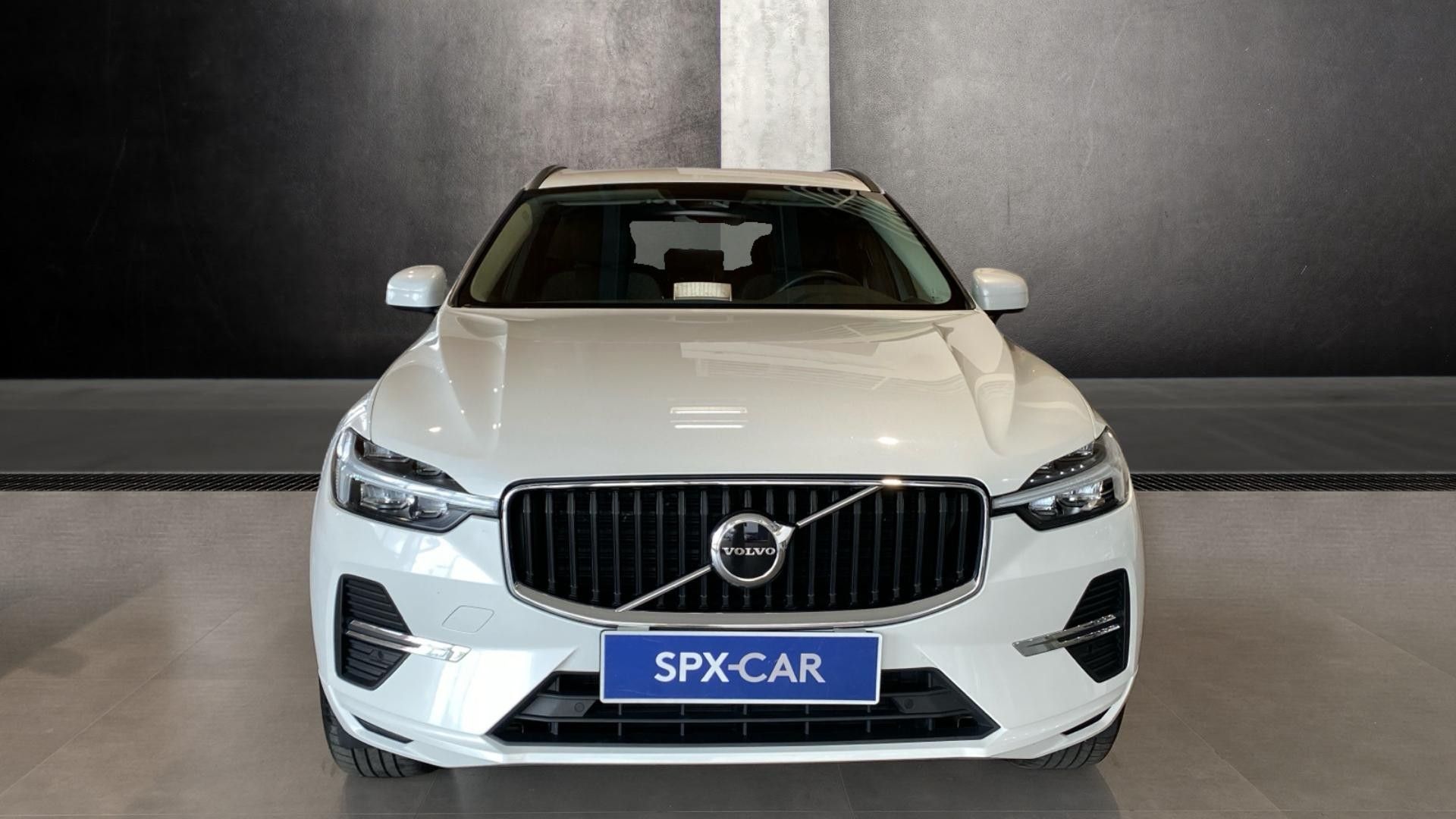 Volvo XC60, CORE, B4 AWD, 145+10 kW / 197+ - fotka 2