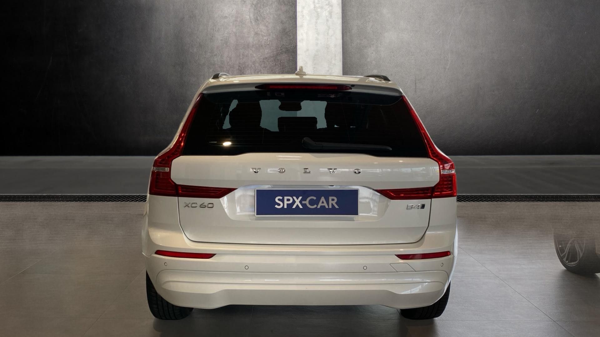Volvo XC60, CORE, B4 AWD, 145+10 kW / 197+ - fotka 4