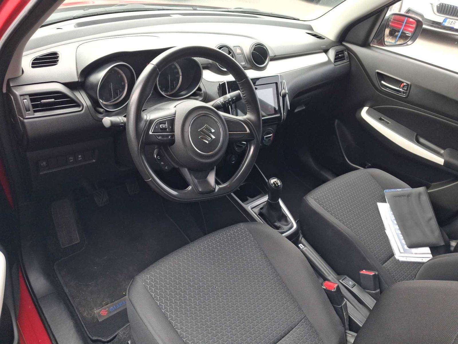 Suzuki Swift, 1.2 SHVS, Serv.kniha, Klima - fotka 3
