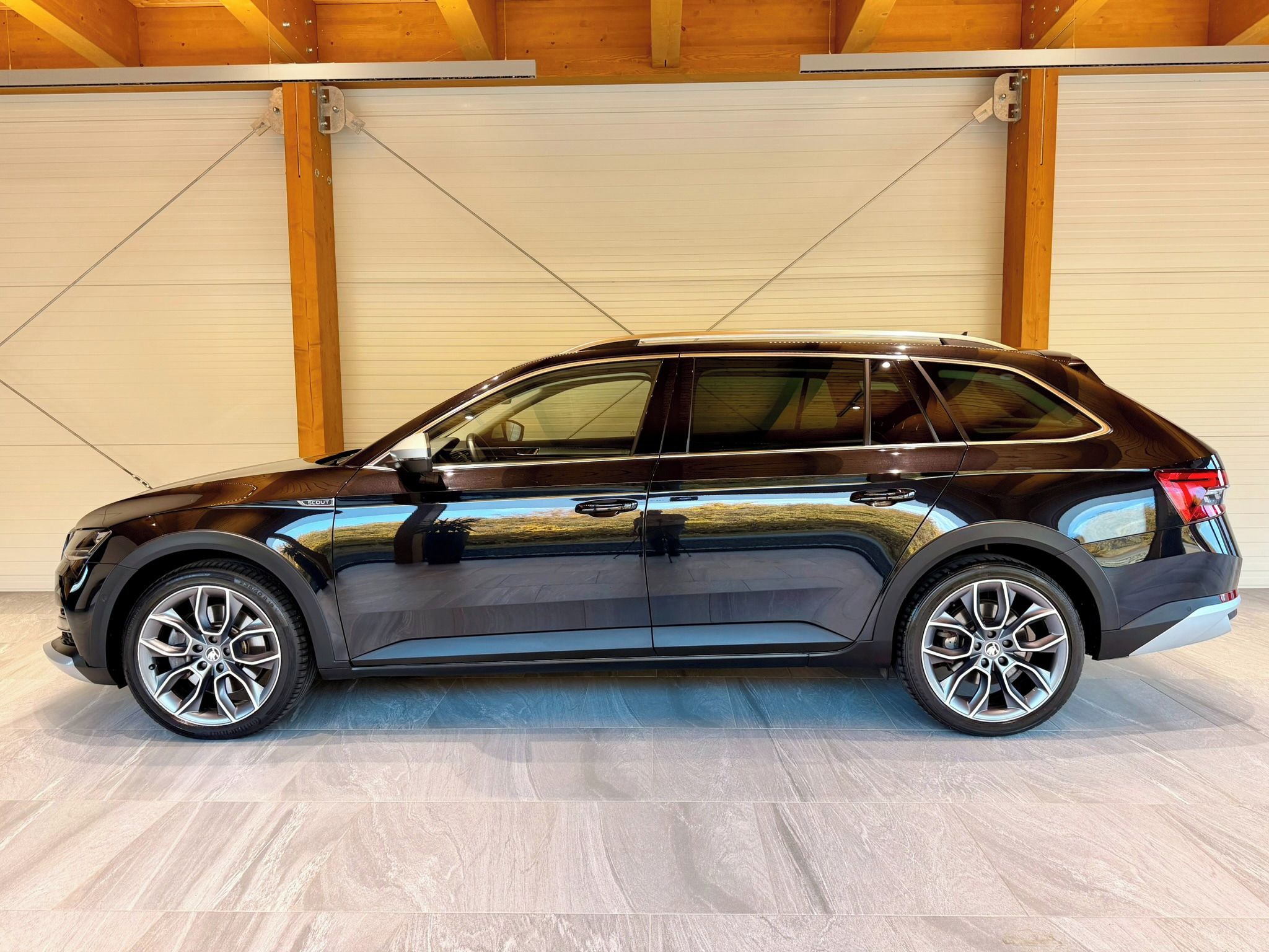 Škoda Superb, 2.0 TSi 206 Kw DSG 4x4 Scout - fotka 4