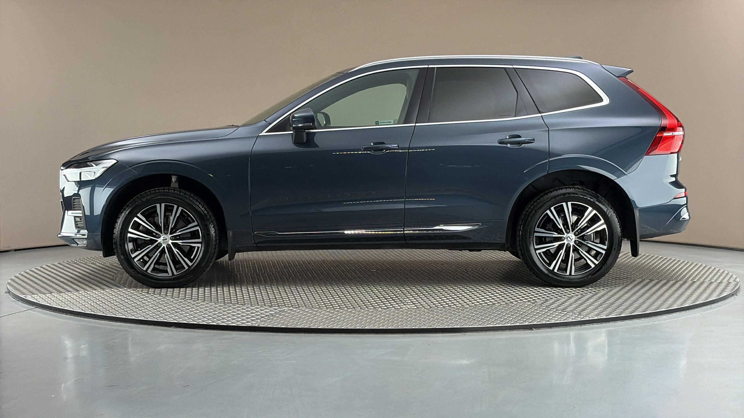 Volvo XC60, 2.0 B5 AUT AWD Inscription - fotka 4