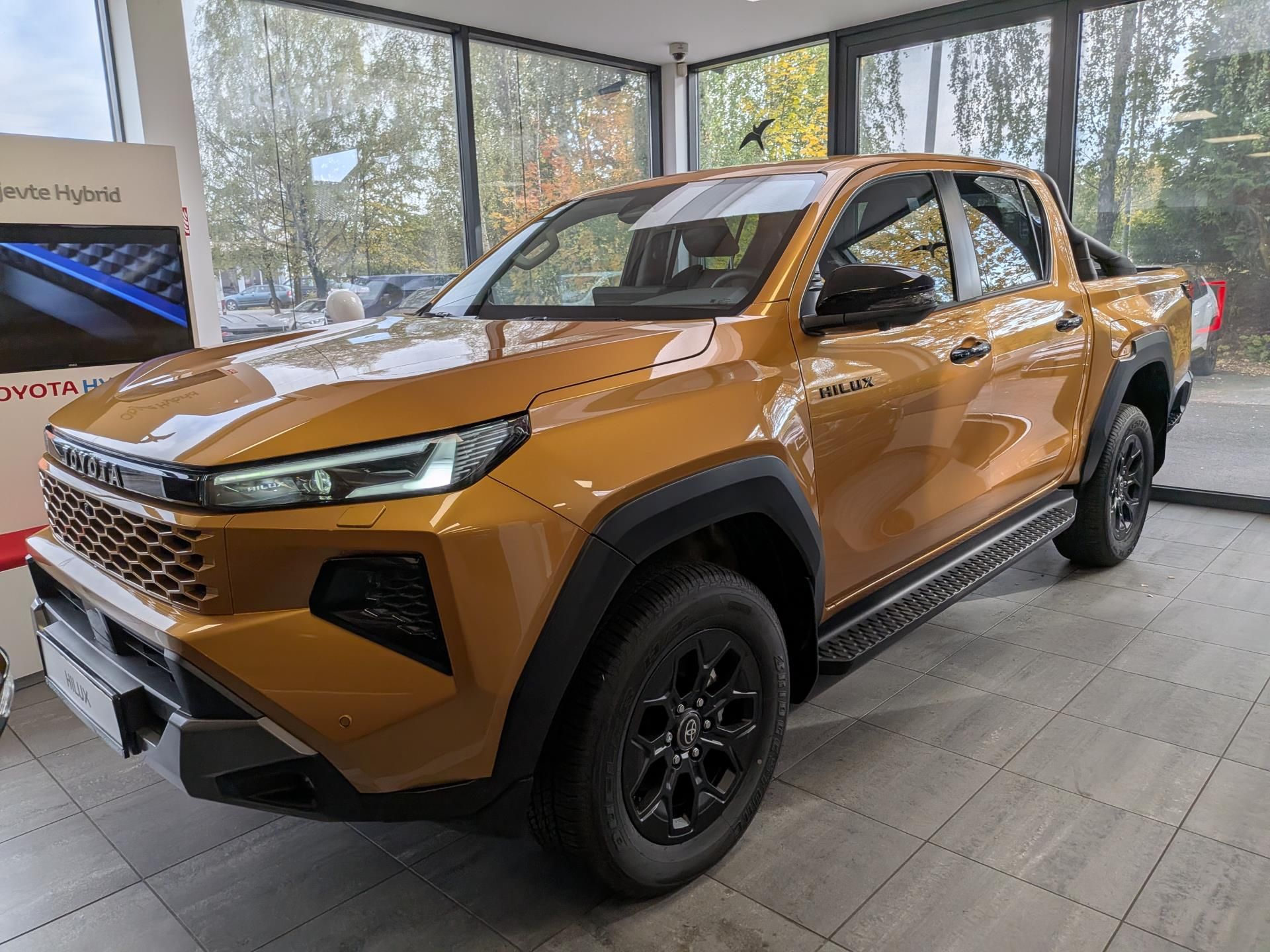 Toyota Hilux, Double Cab, 2.8L D 204k 48V MH - fotka 3