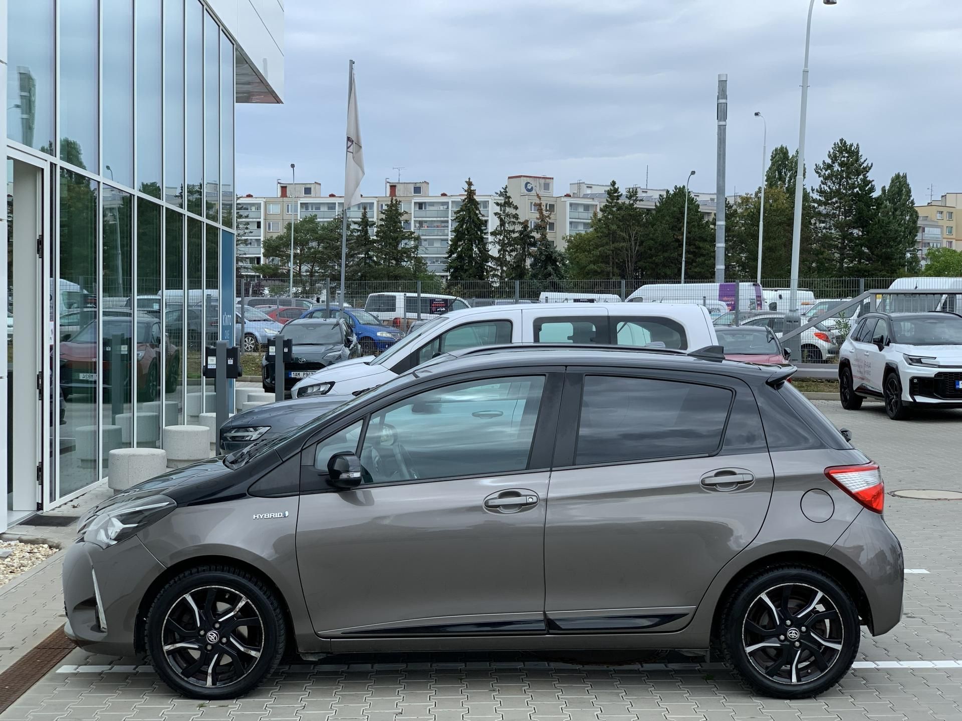 Toyota Yaris, SELECTION 1.5 HYBRID 74kW AT - fotka 4