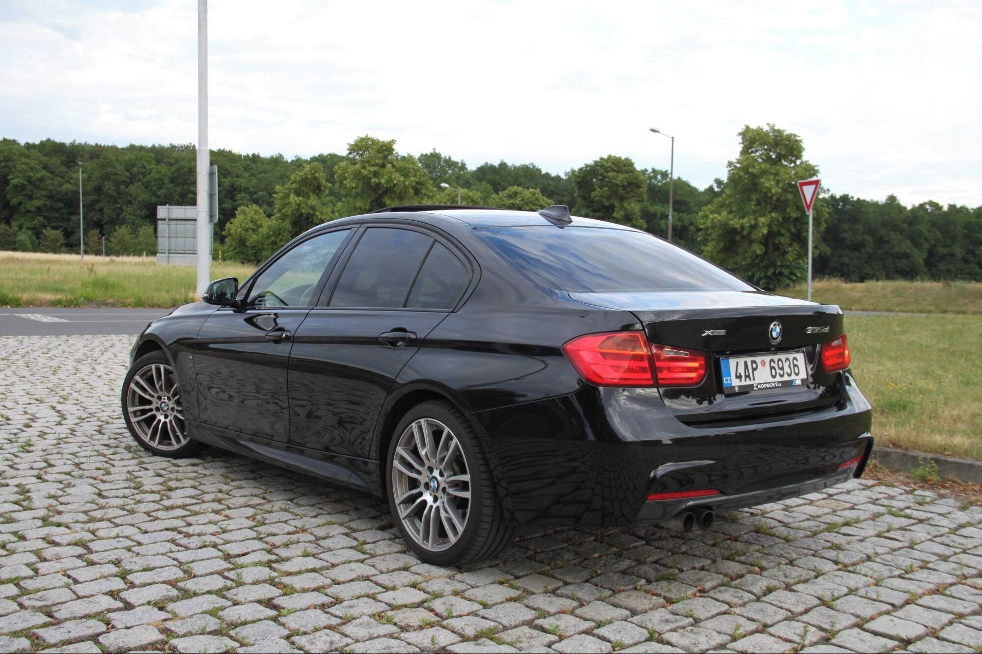 BMW Řada 3, BMW 335xd,230kw,M-Paket,R19 - fotka 6