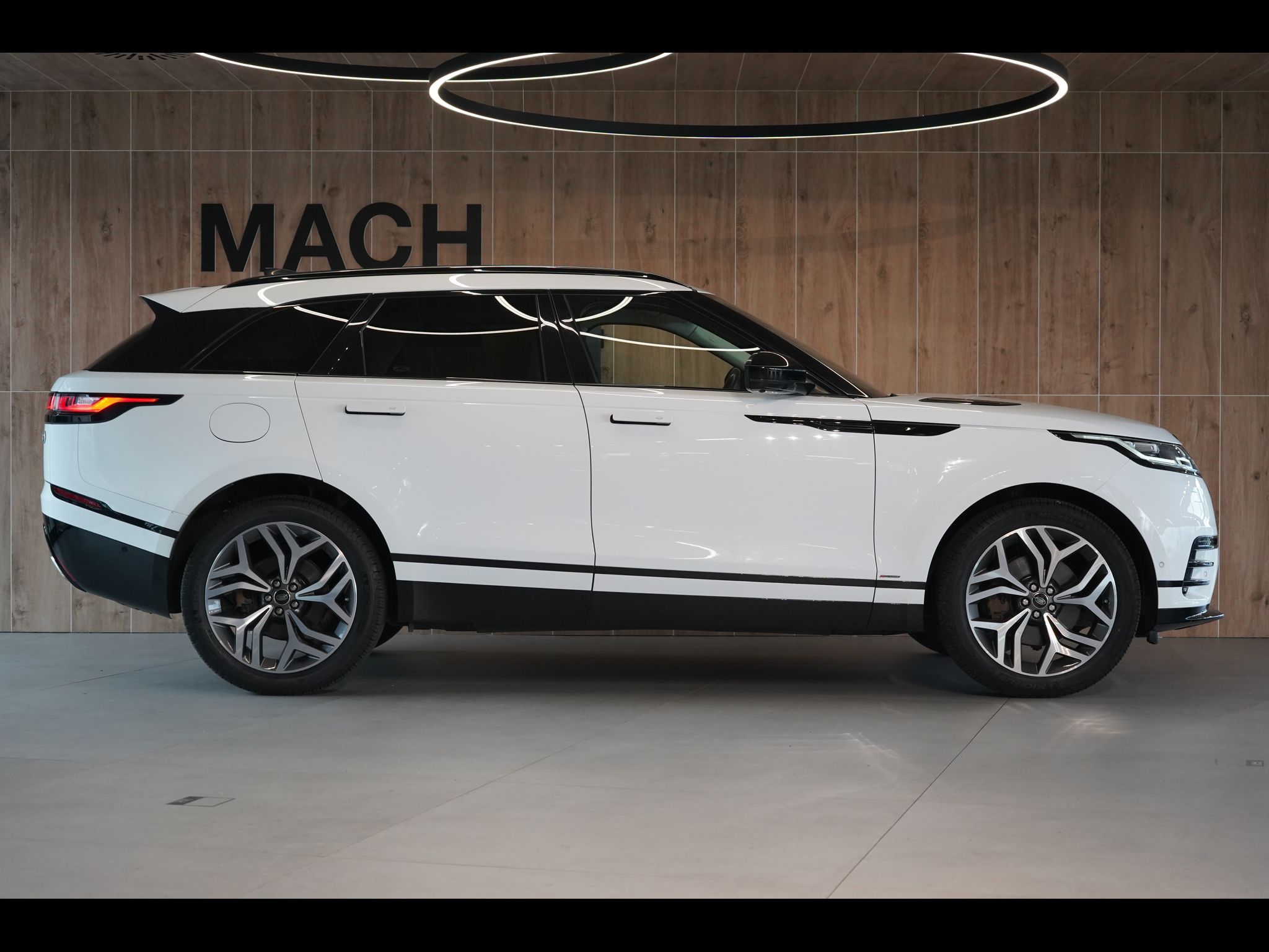 Land Rover Range Rover Velar, R-Dynamic HSE, Masáž, Vzduch - fotka 6