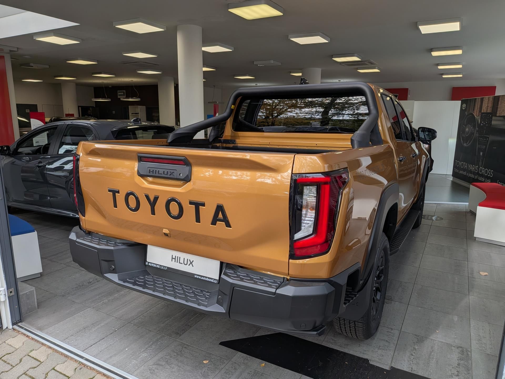 Toyota Hilux, Double Cab, 2.8L D 204k 48V MH - fotka 6