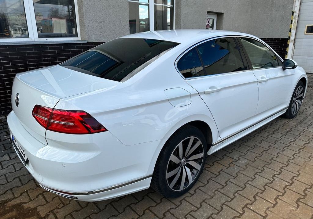Volkswagen Passat, 2.0 TDI R-Line 140kW - fotka 4