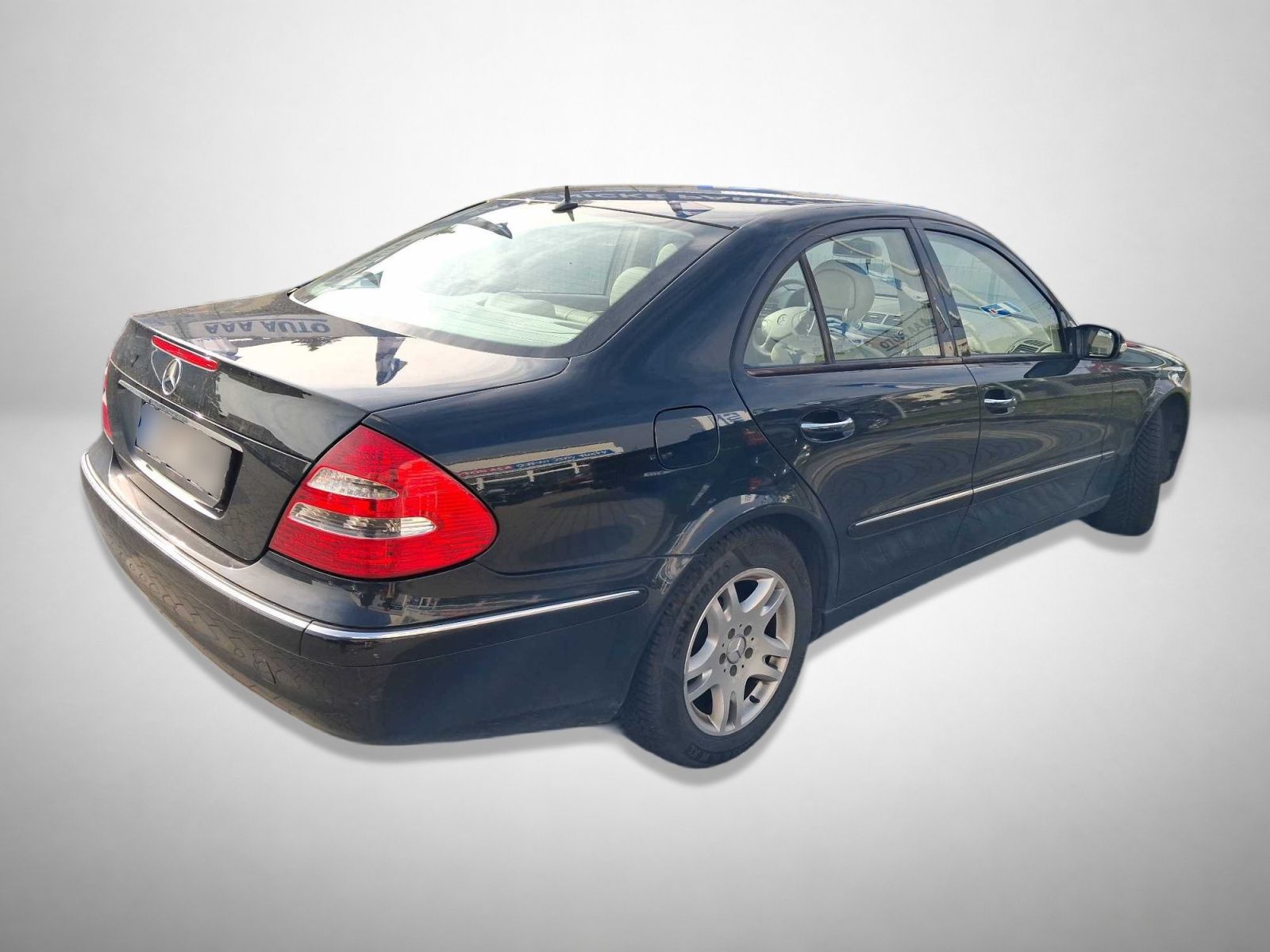 Mercedes-Benz Třídy E, 240, Automat, Kožené sedačky - fotka 2
