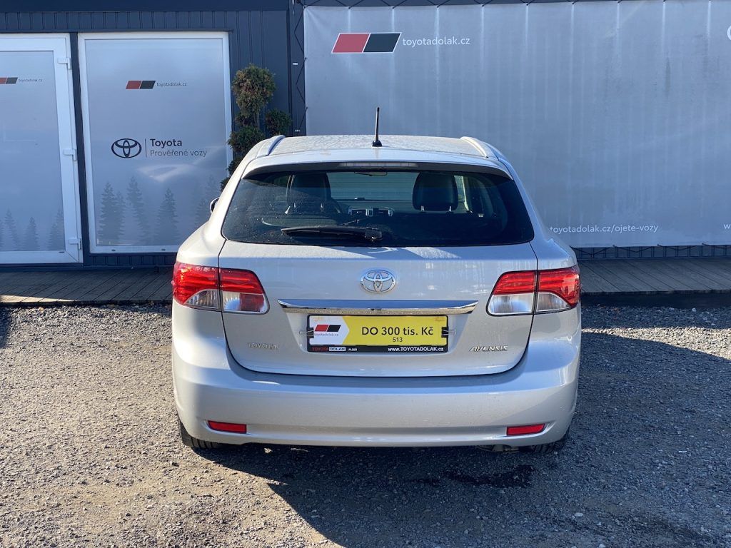 Toyota Avensis, 1.6i, ČR, manual, 2x kola - fotka 6