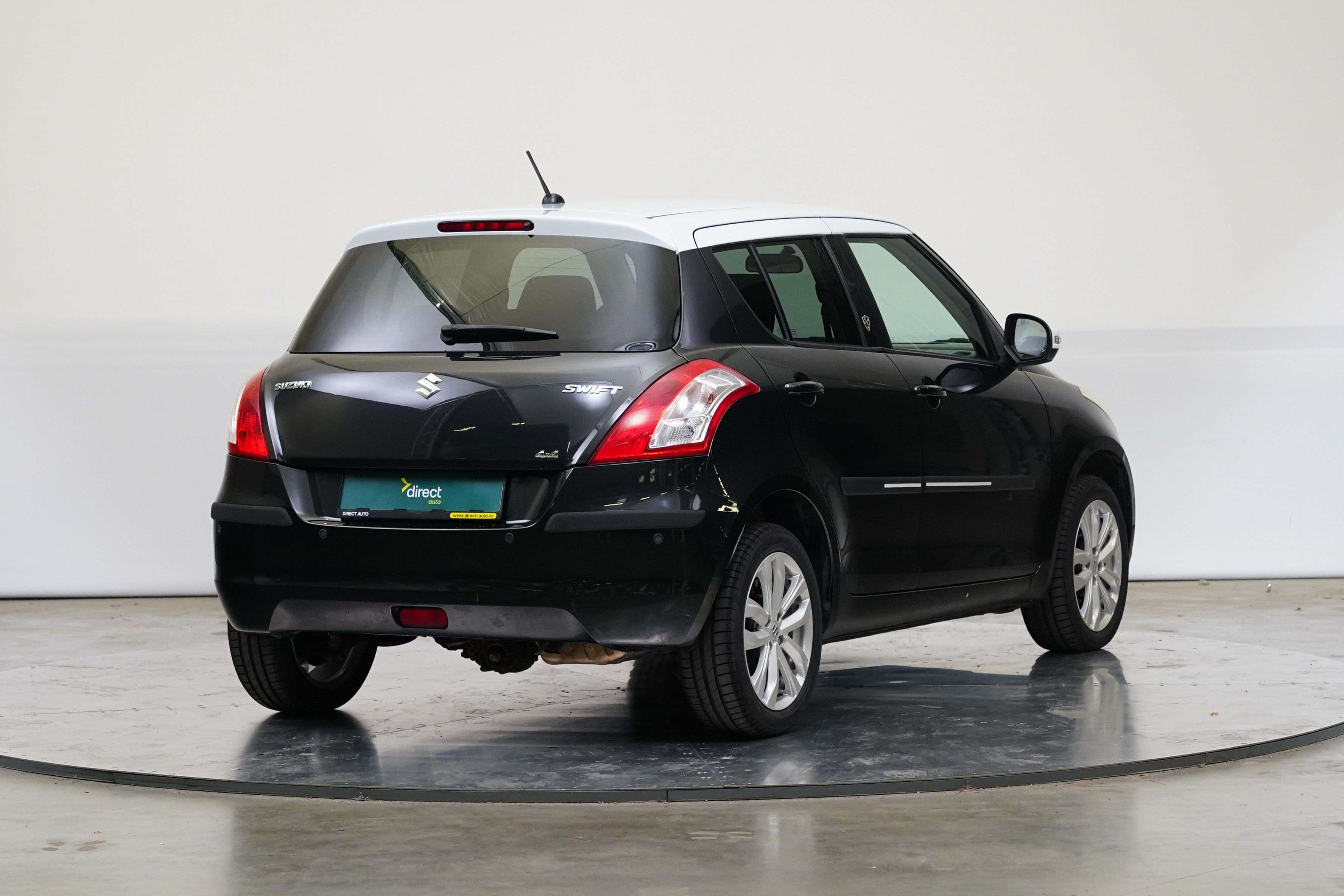 Suzuki Swift, 1.2 i 69 kW 4x4 Shine - fotka 2