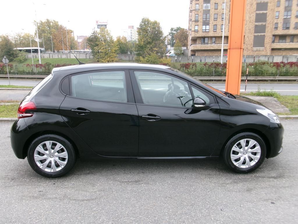 Peugeot 208, 1.2i KOUPENO ČR,1.MAJITEL - fotka 5