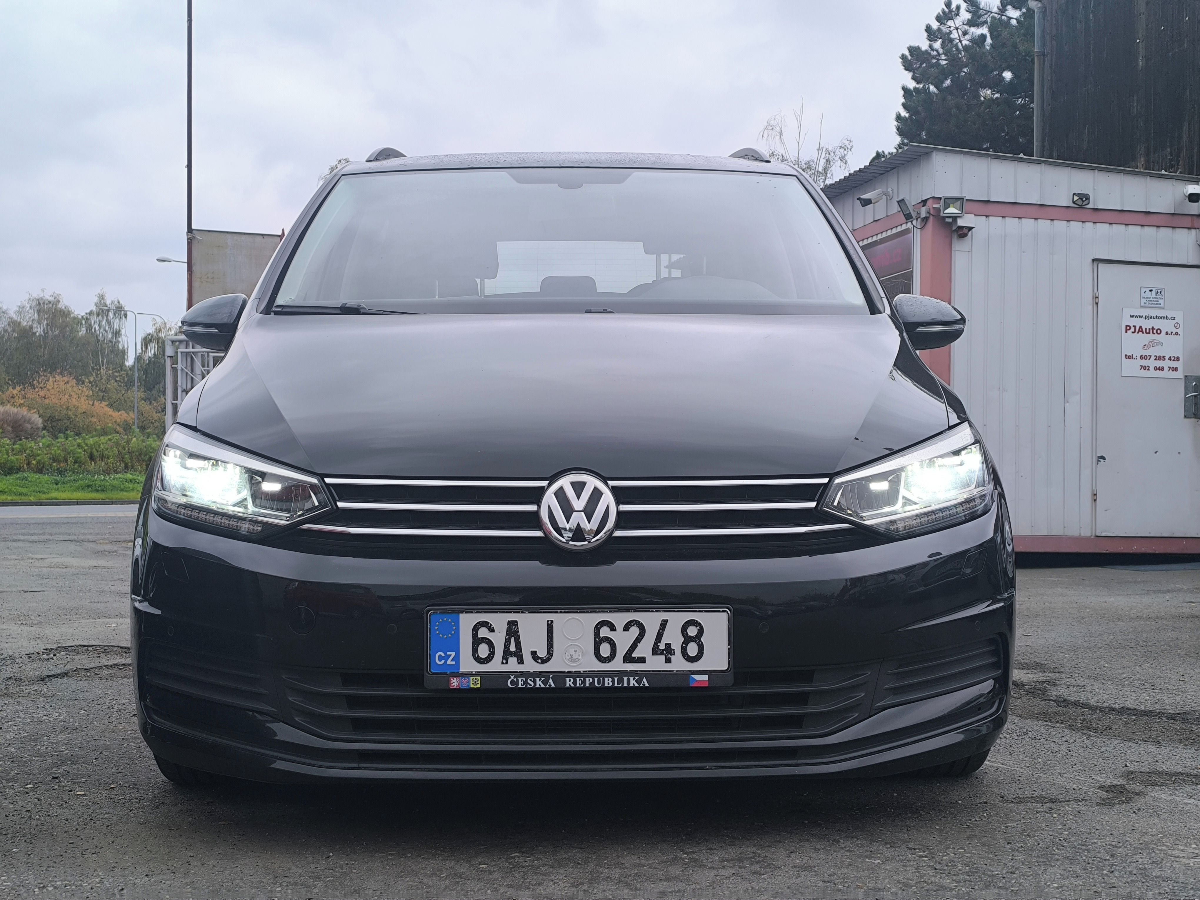 Volkswagen Touran, 1.6 TDi 7míst,Navi,Webasto,LED - fotka 3