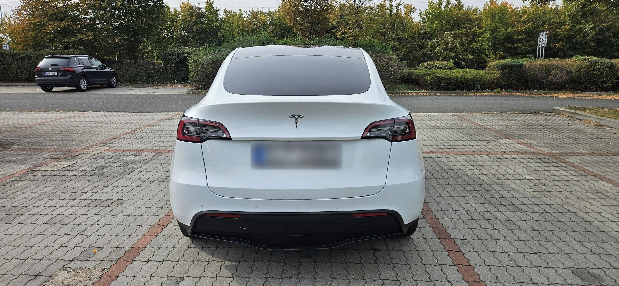 Tesla Model Y, Long Range AWD, SoH 92%, DPH - fotka 4
