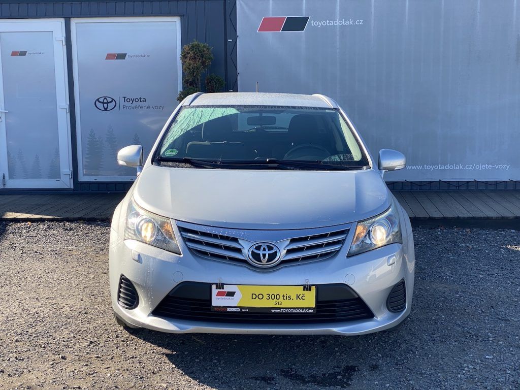 Toyota Avensis, 1.6i, ČR, manual, 2x kola - fotka 3