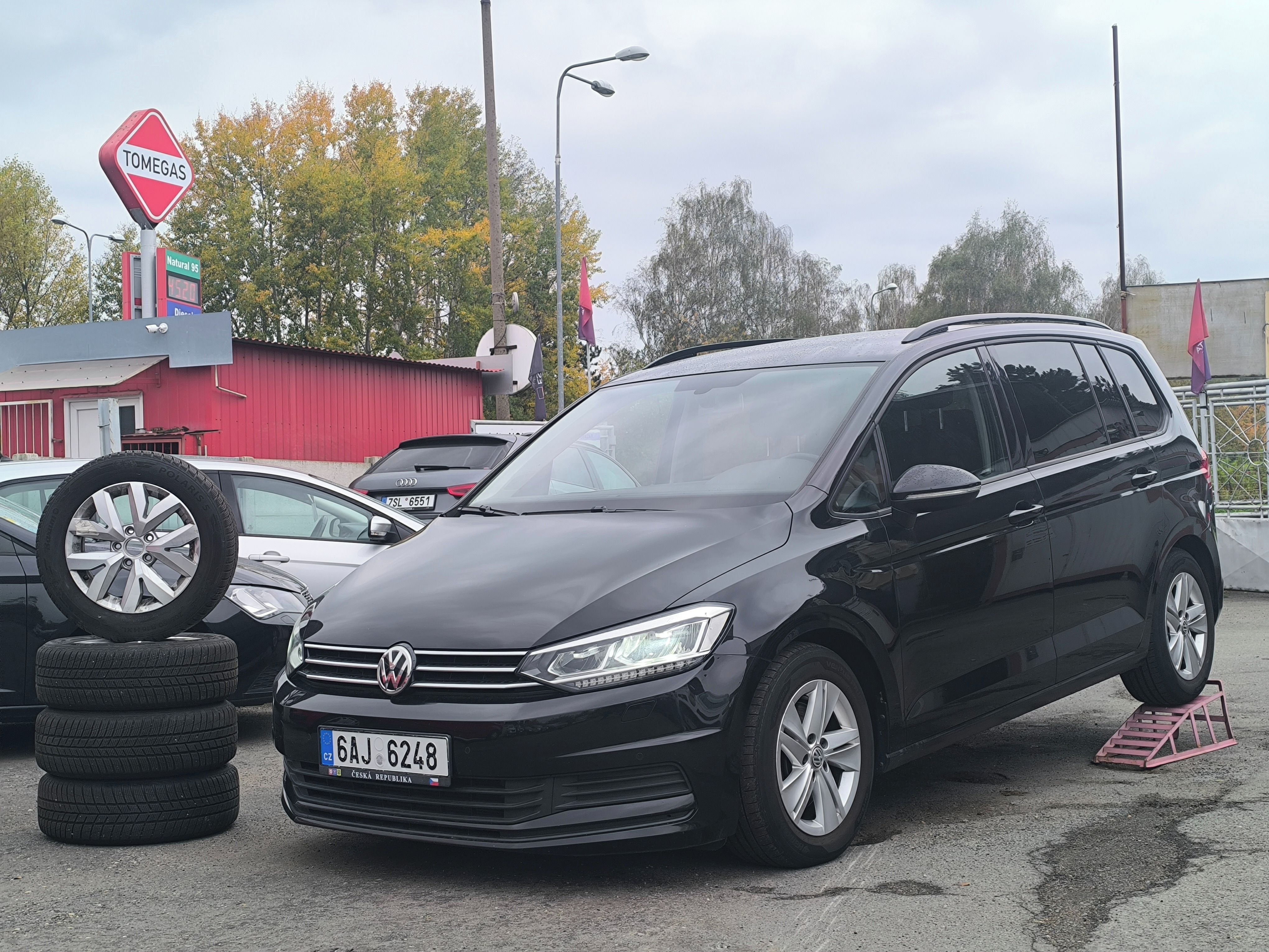 Volkswagen Touran, 1.6 TDi 7míst,Navi,Webasto,LED