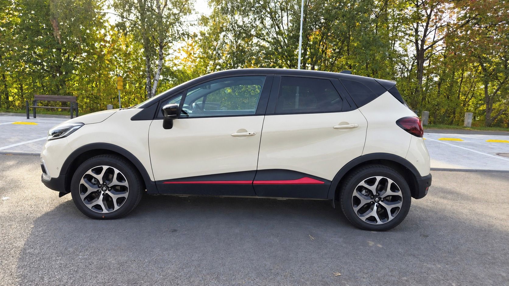 Renault Captur, výjimečná výbava, 57 000 km - fotka 2