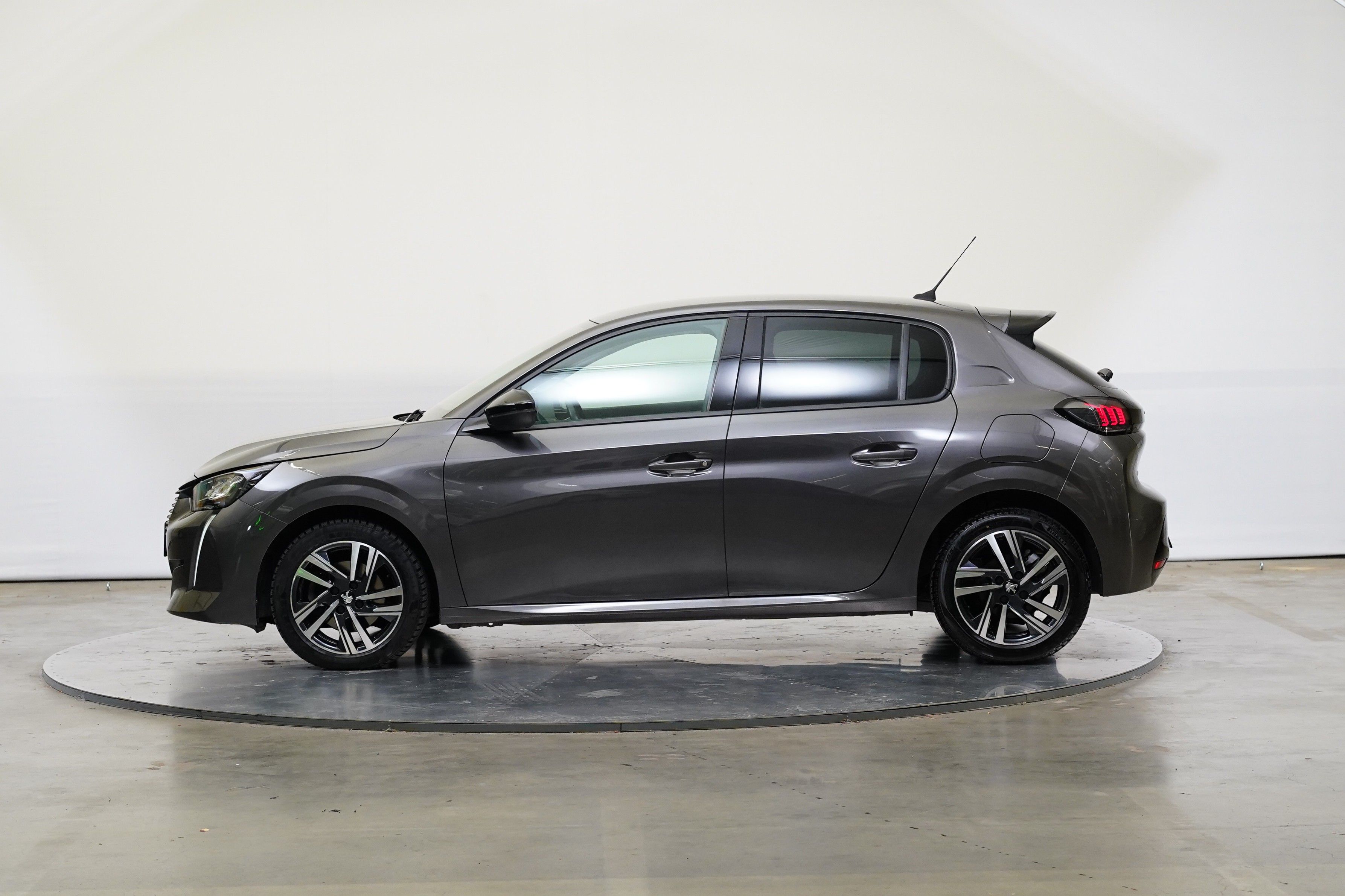 Peugeot 208, 1.2 PureTech 74 kW Allure Pack - fotka 3