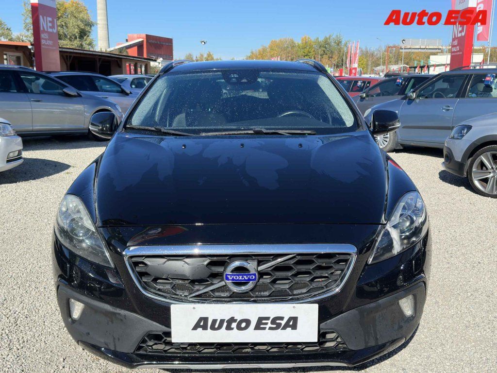 Volvo V40, 2.0 D3,2.maj,AT - fotka 2