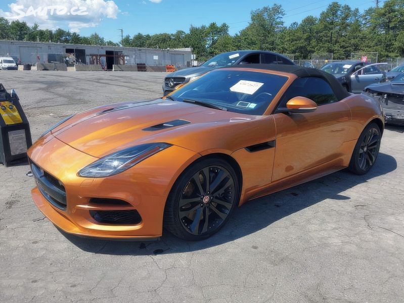 Jaguar F-Type, Auto na cestě