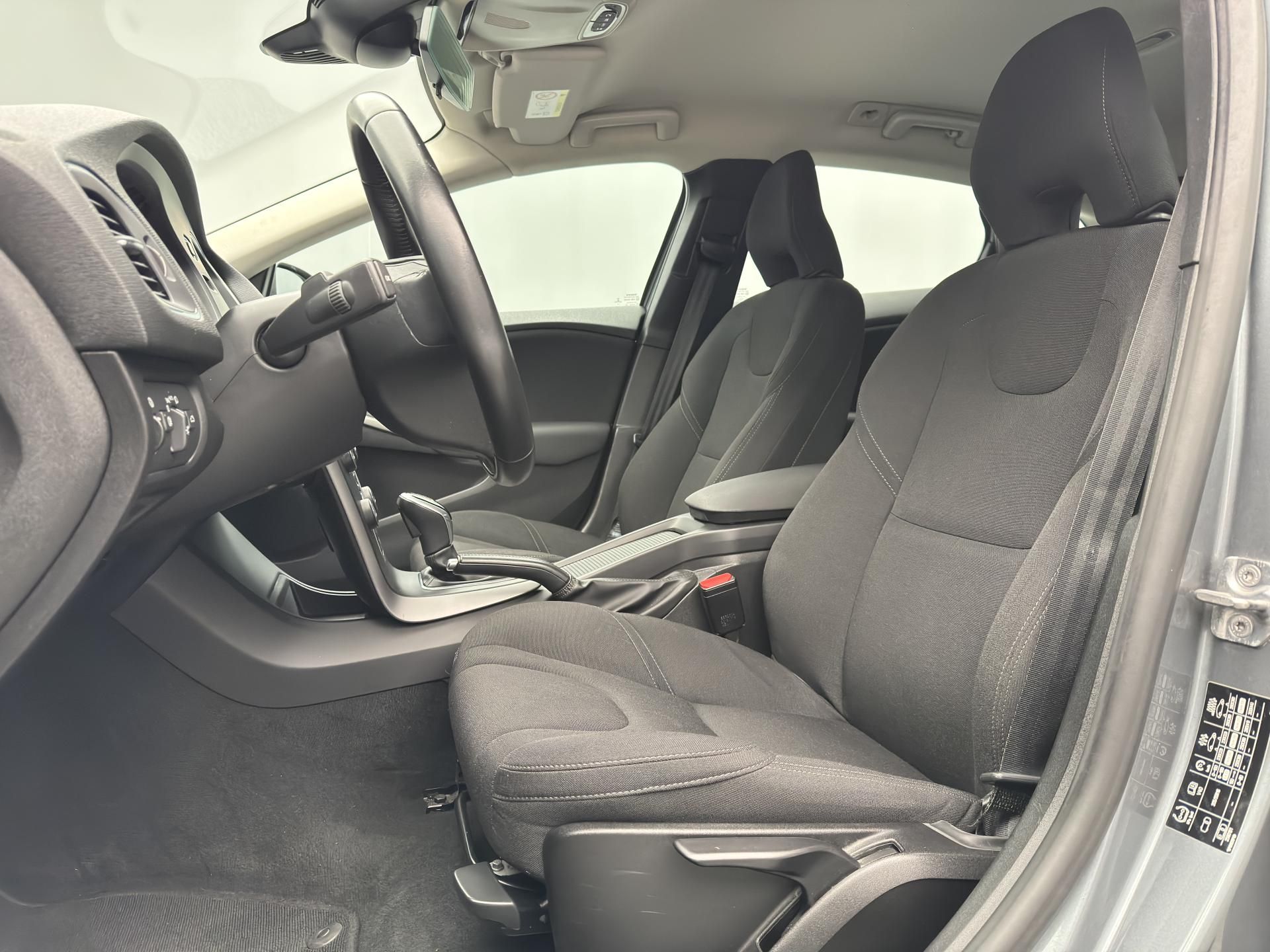 Volvo V40, T2 MOMENTUM AUT - fotka 4