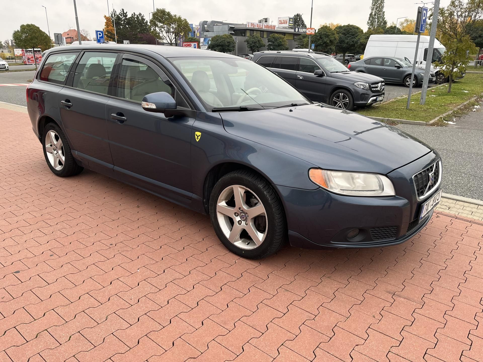 Volvo V70, 2.4 D5 136 kW Automat - fotka 4