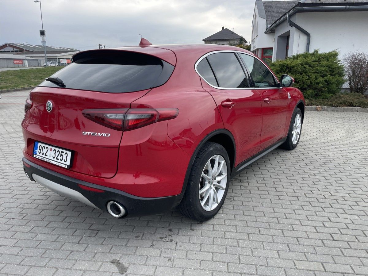 Alfa Romeo Stelvio, 2,0 Turbo 280k Q4 AT8 4x4 Tažn - fotka 4