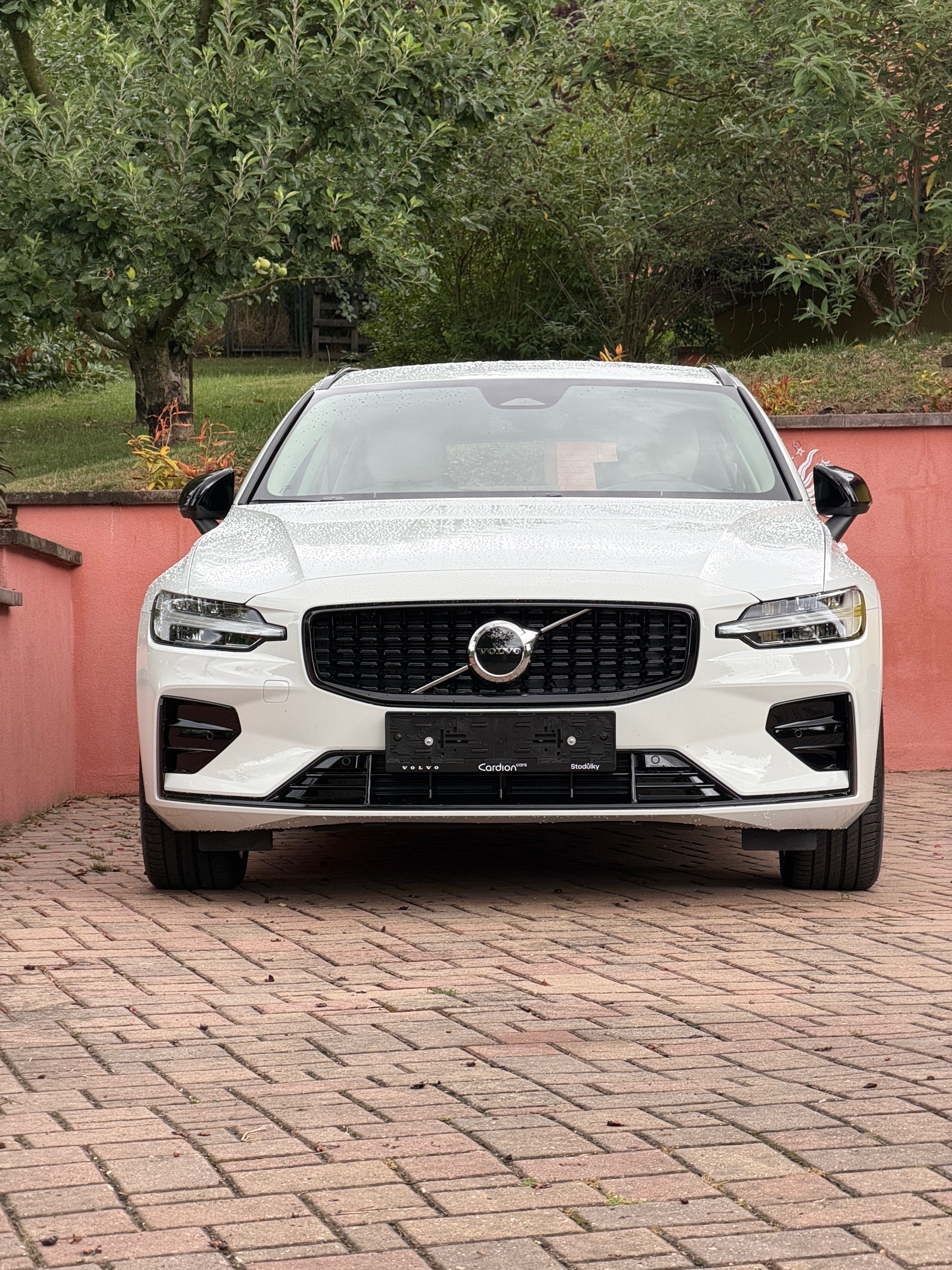 Volvo V60, B4, AUT, Dark Plus - fotka 2