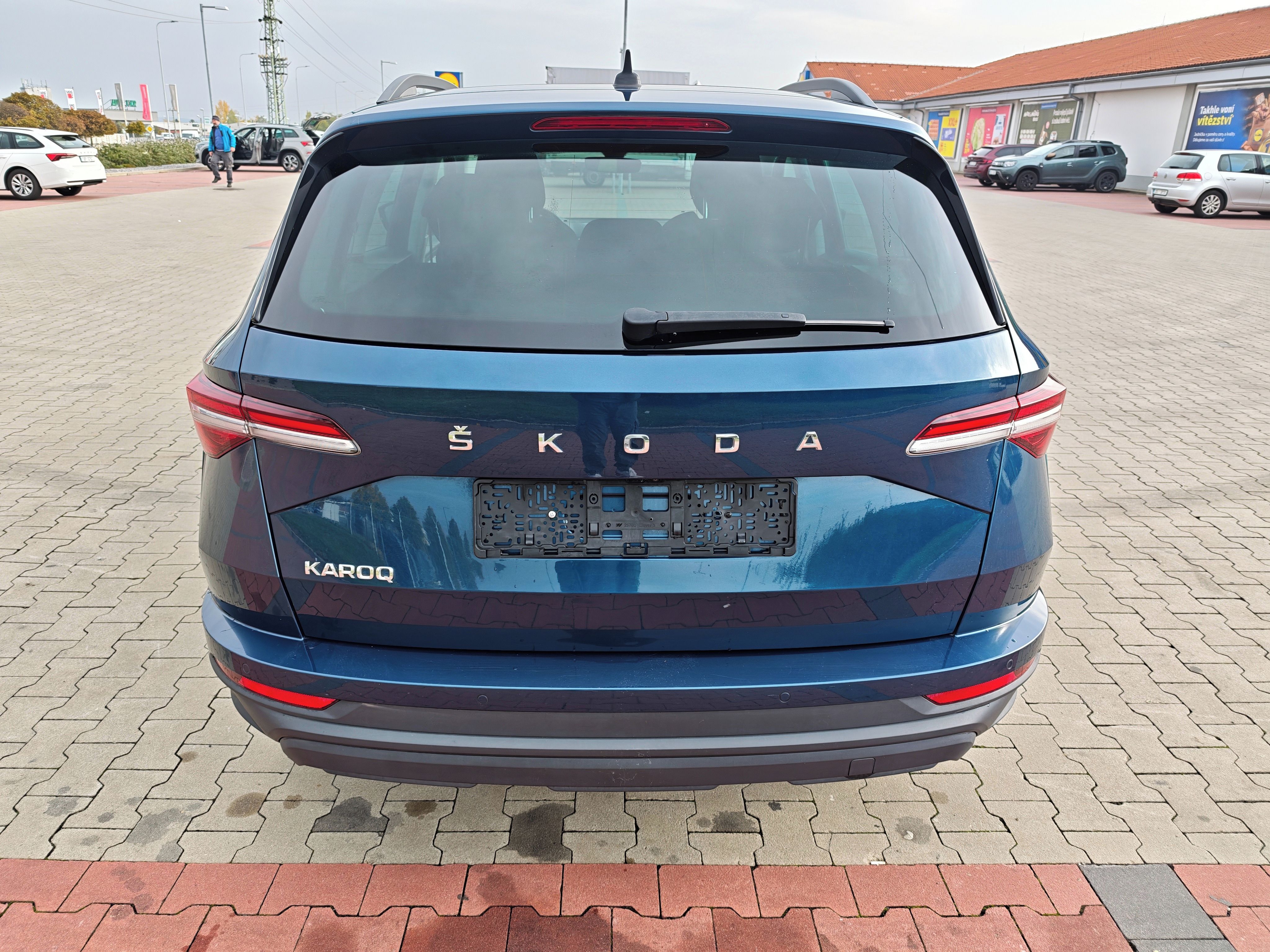 Škoda Karoq, Výbava Tour, panorama, tažné - fotka 5