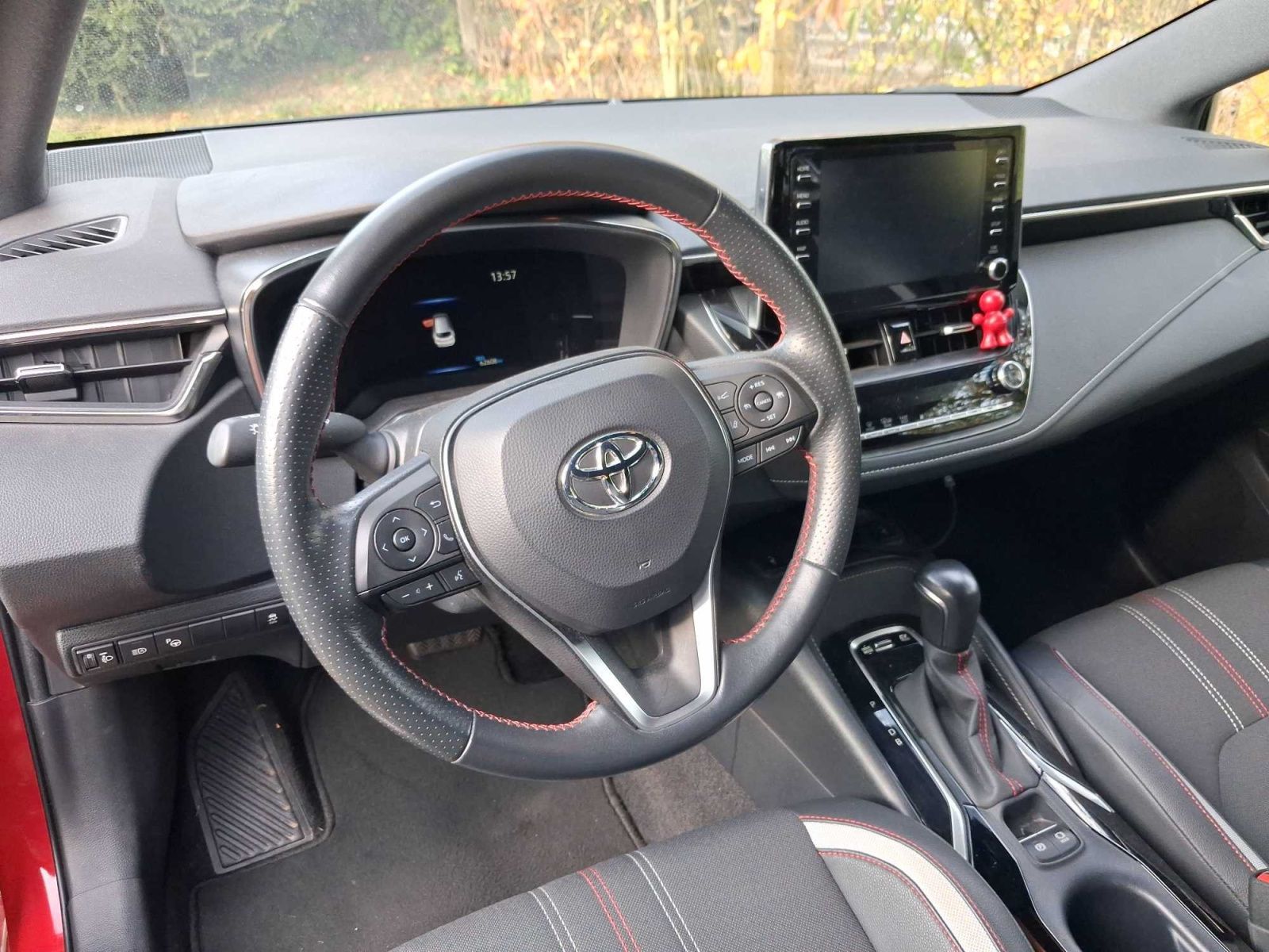 Toyota Corolla, 1.8 Hybrid, GR Sport, Automat - fotka 3