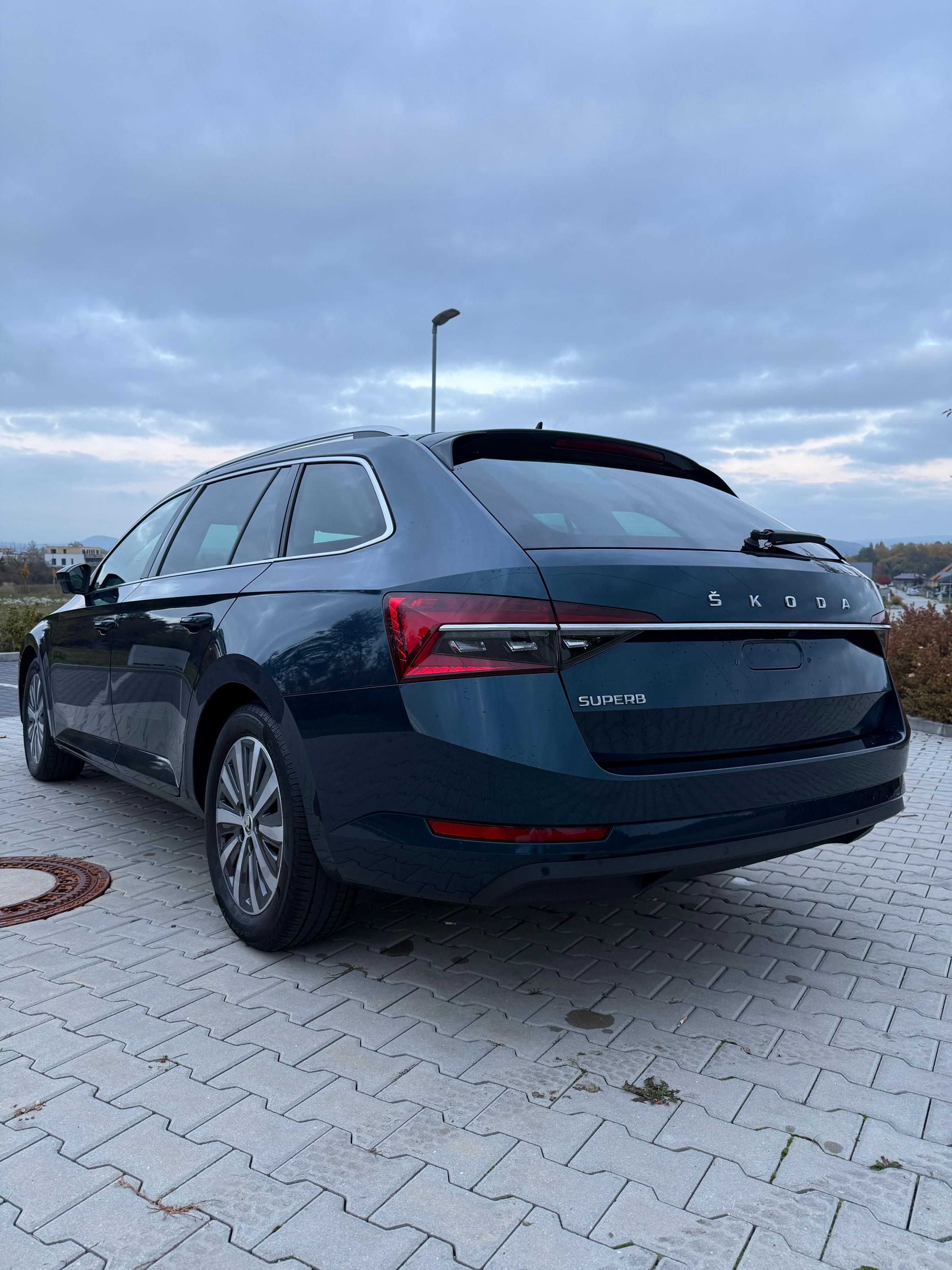 Škoda Superb, III Combi 2.0TDI 2023 MATRIX - fotka 3