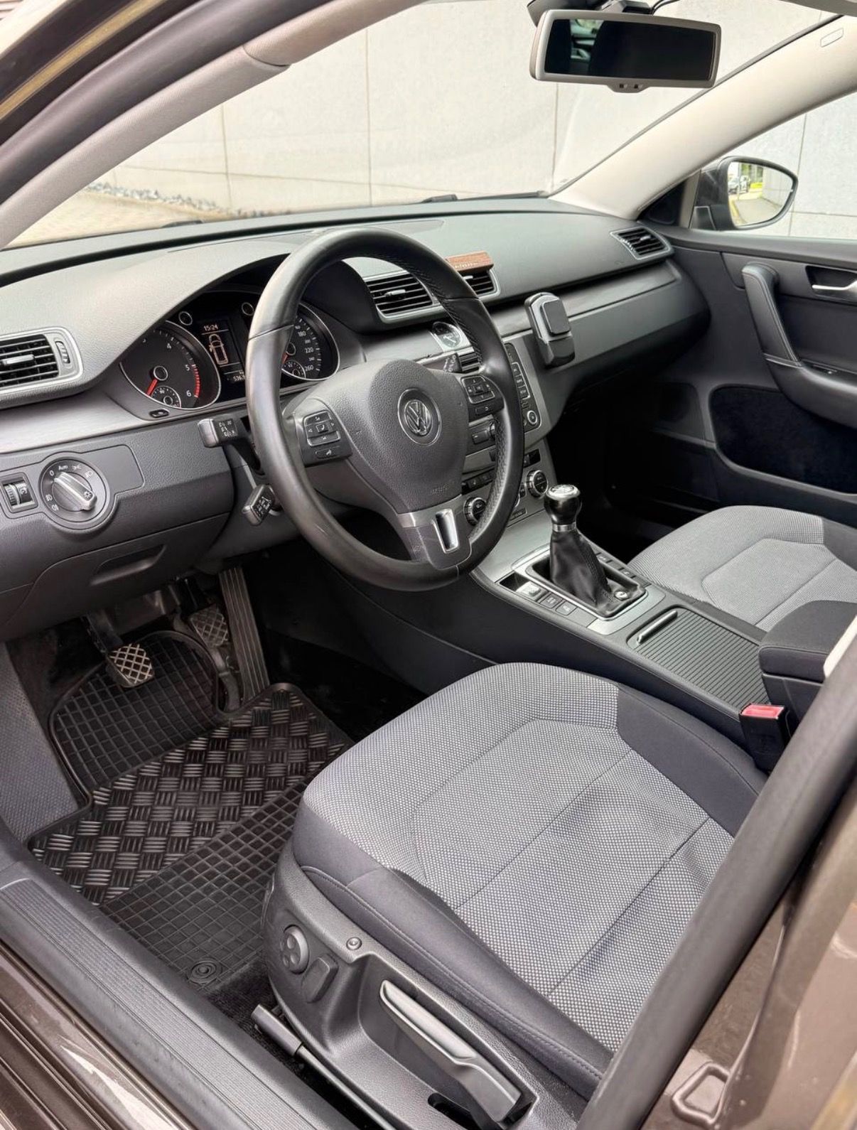 Volkswagen Passat, VW PASSAT B7 2.0 TDI - fotka 4
